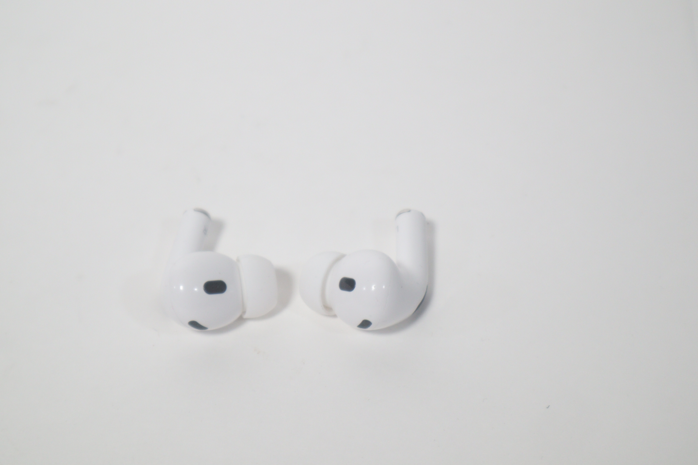 Apple AirPods Pro 2 A2688/A2699 Noise Cancelling Earbuds & A2931