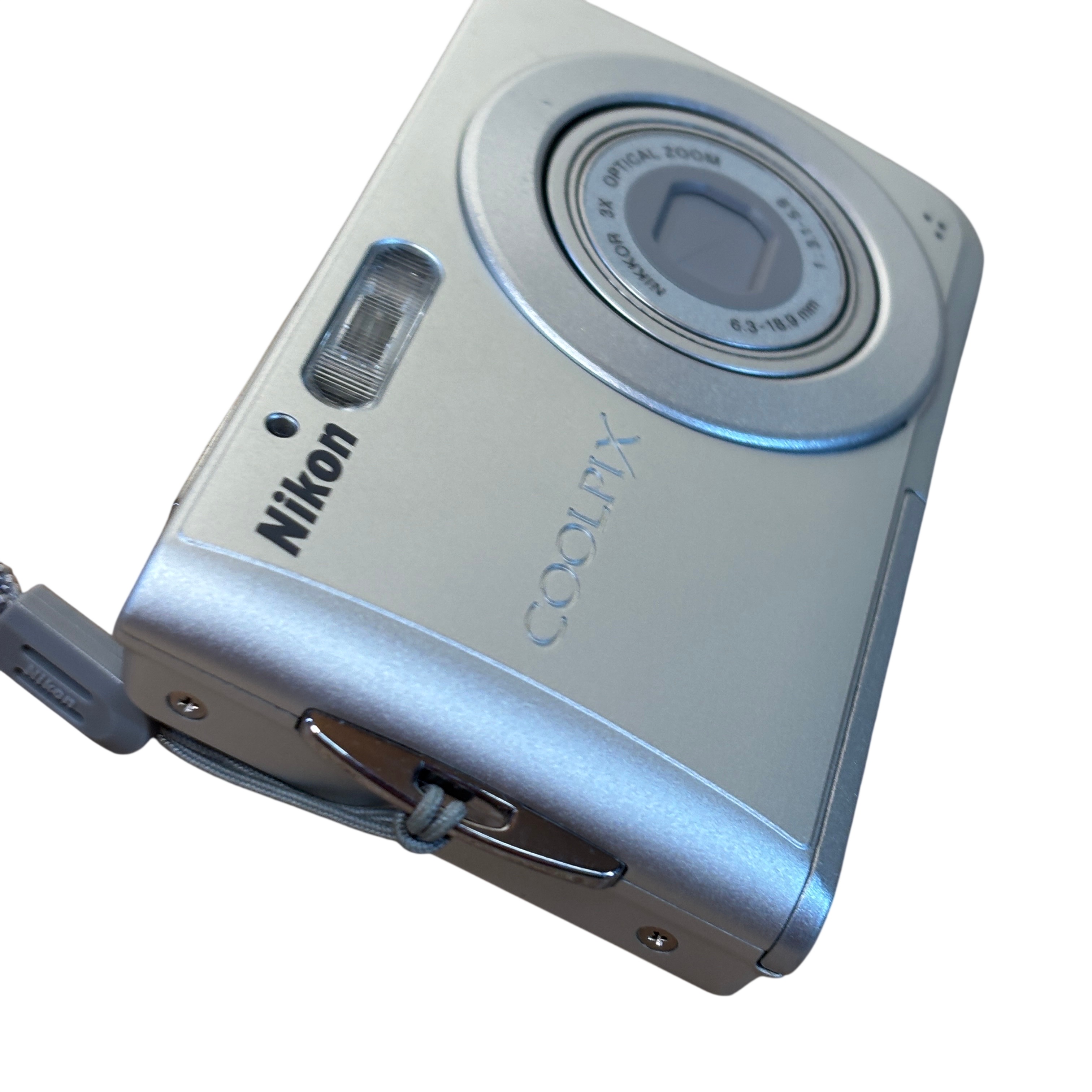 Nikon COOLPIX S202 Silver 8MP Ultra-Compact 3X Digital Camera 4946