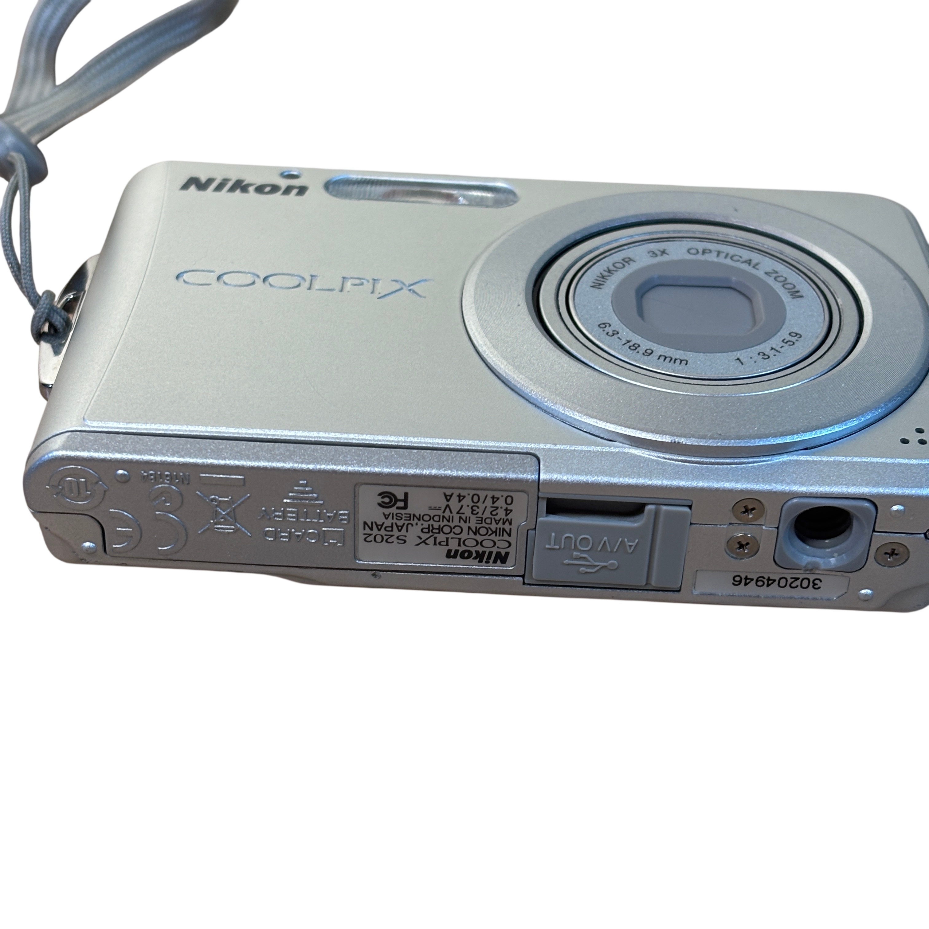 Nikon COOLPIX S202 Silver 8MP Ultra-Compact 3X Digital Camera 4946