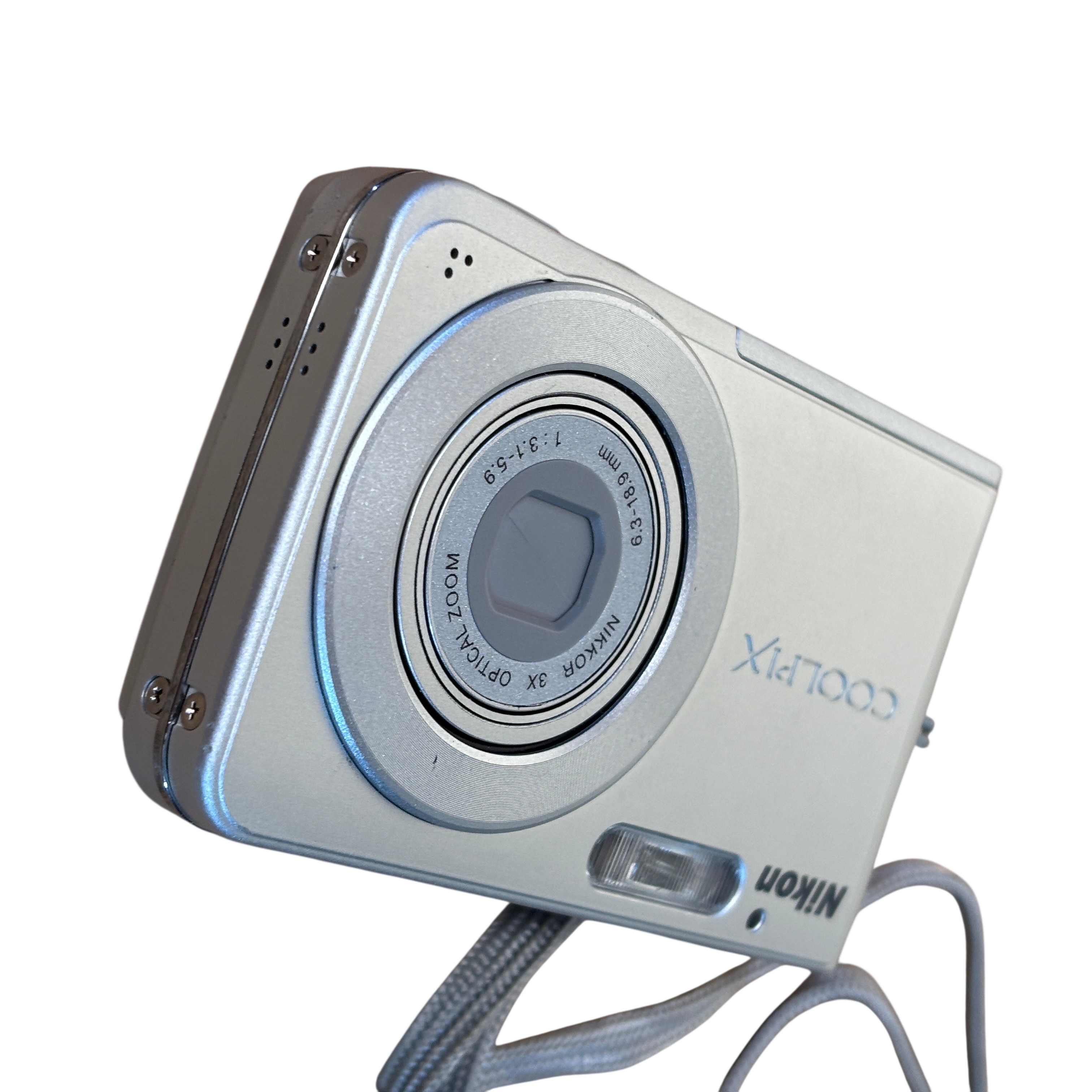 Nikon COOLPIX S202 Silver 8MP Ultra-Compact 3X Digital Camera 4946