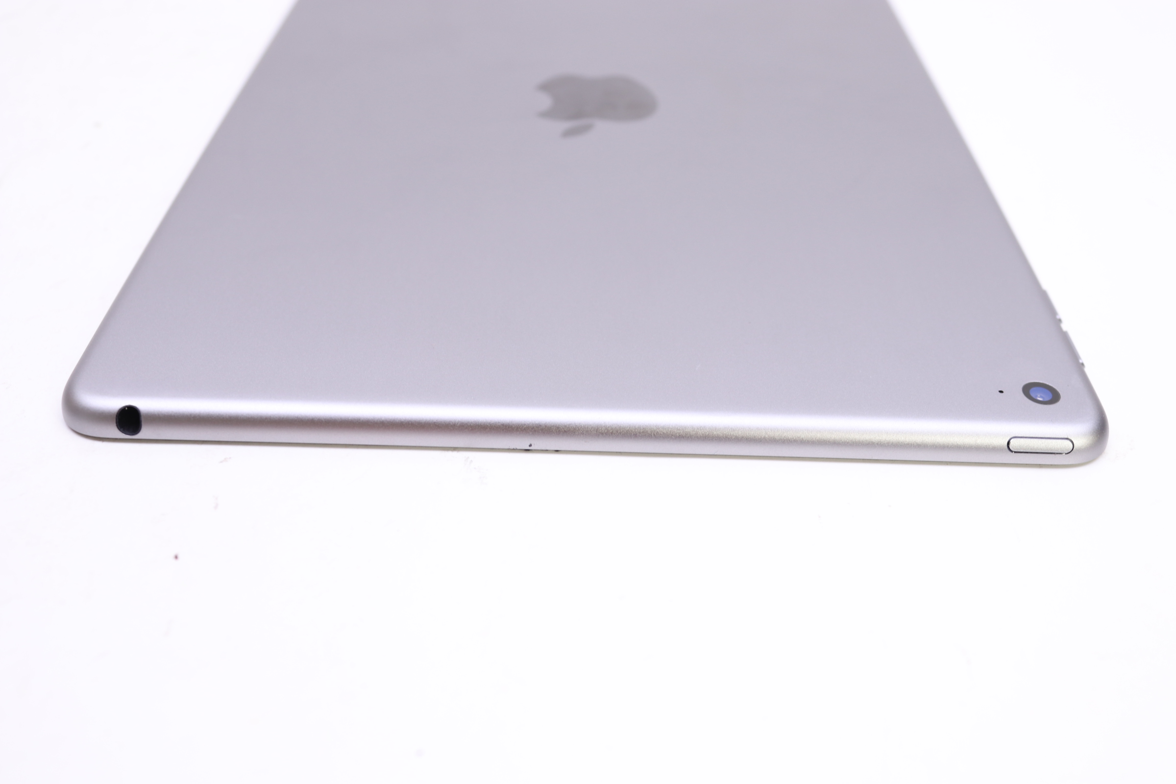Apple iPad Air MGTX2LL/A 2nd Generation 9.7