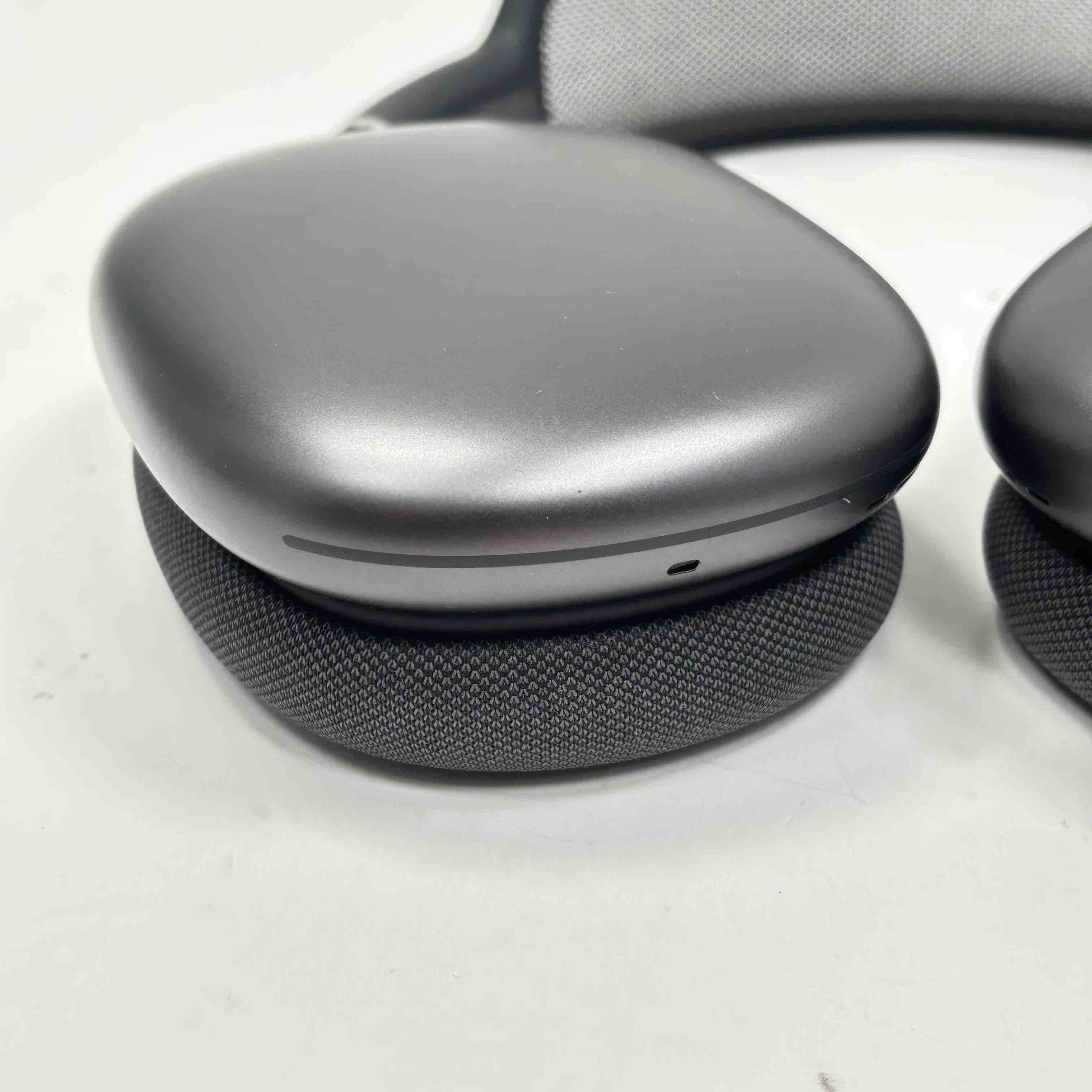 Apple AirPods Max A2096 Wireless Over-Ear Headphones Space Gray