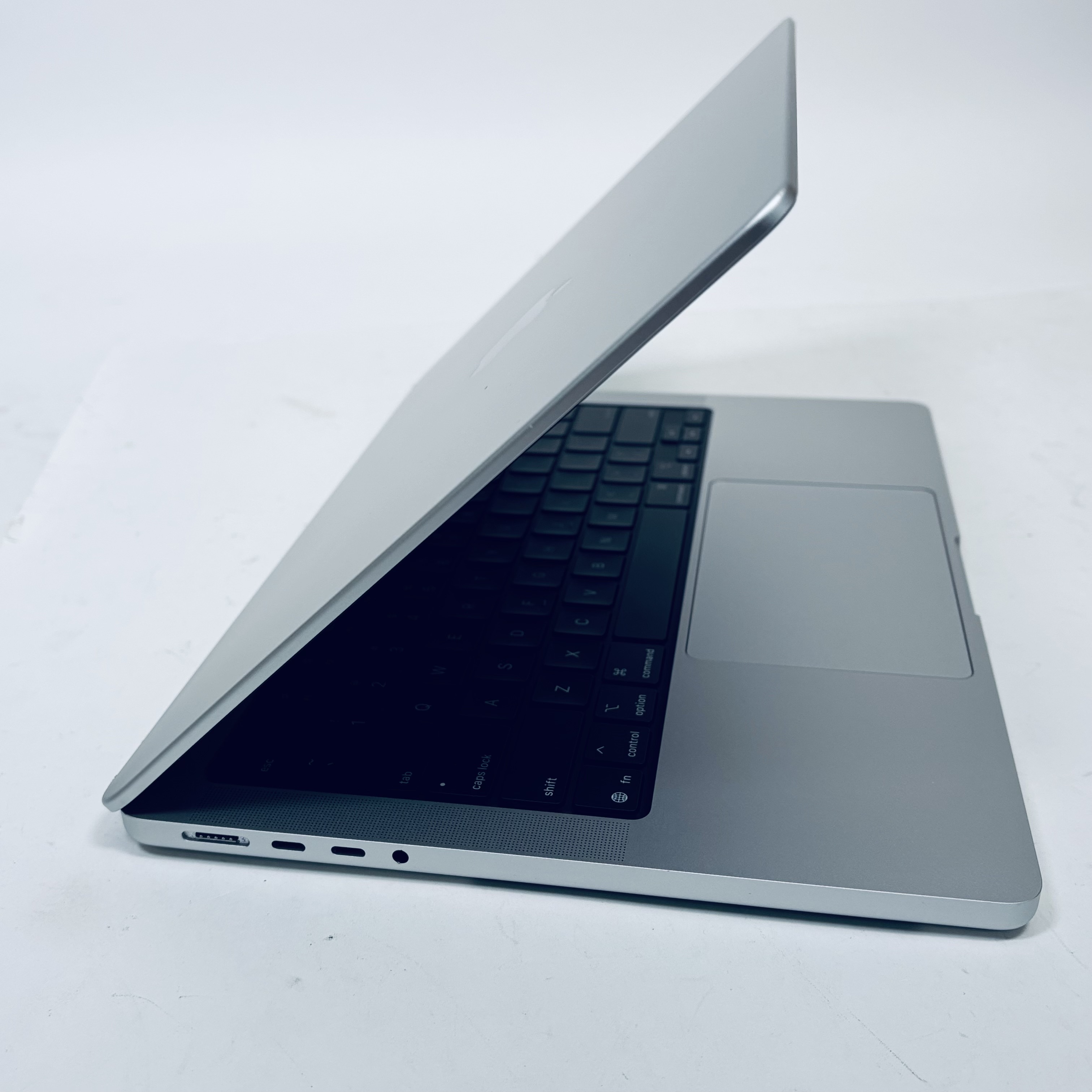Apple MacBook Pro MDE44LL/A 14