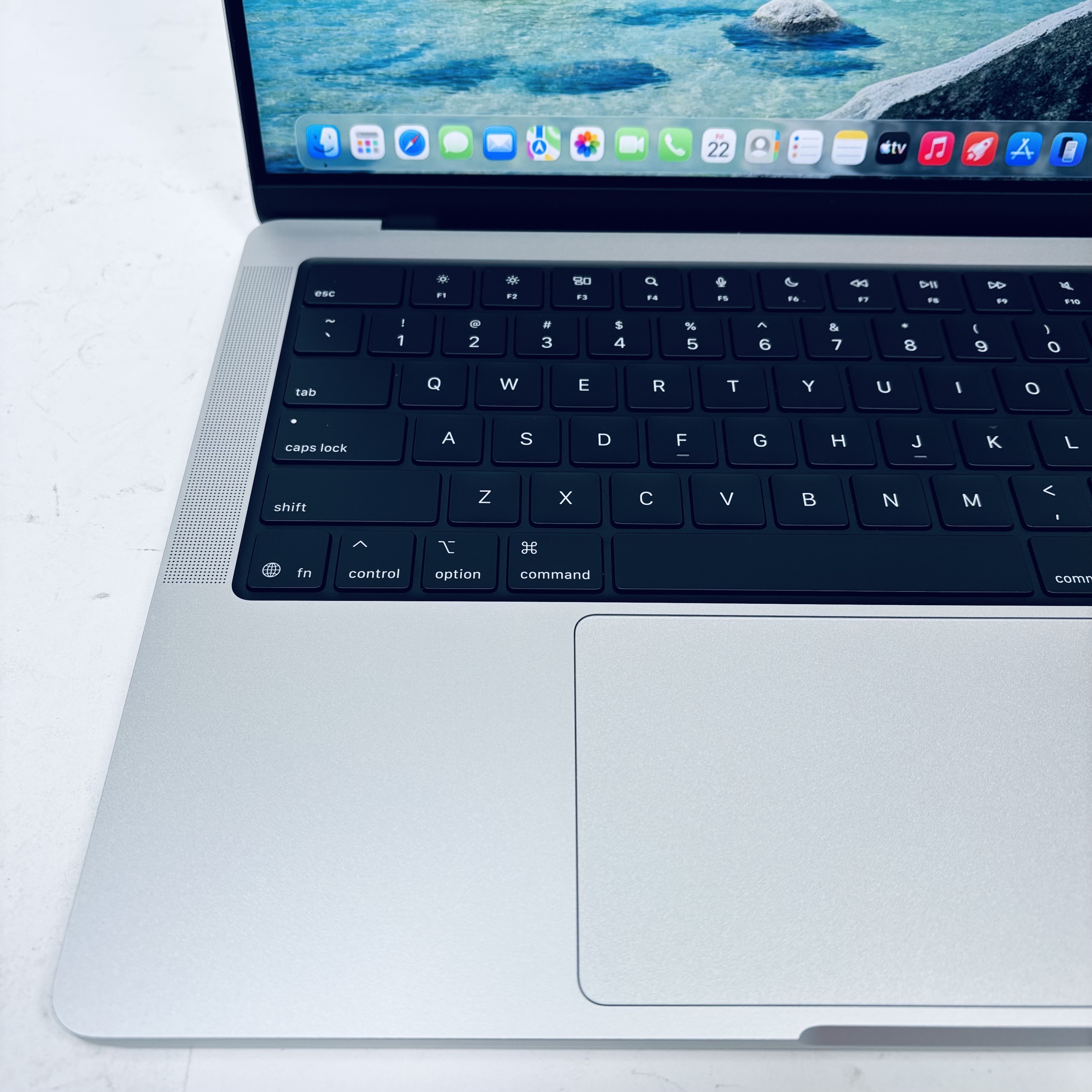 Apple MacBook Pro MDE44LL/A 14