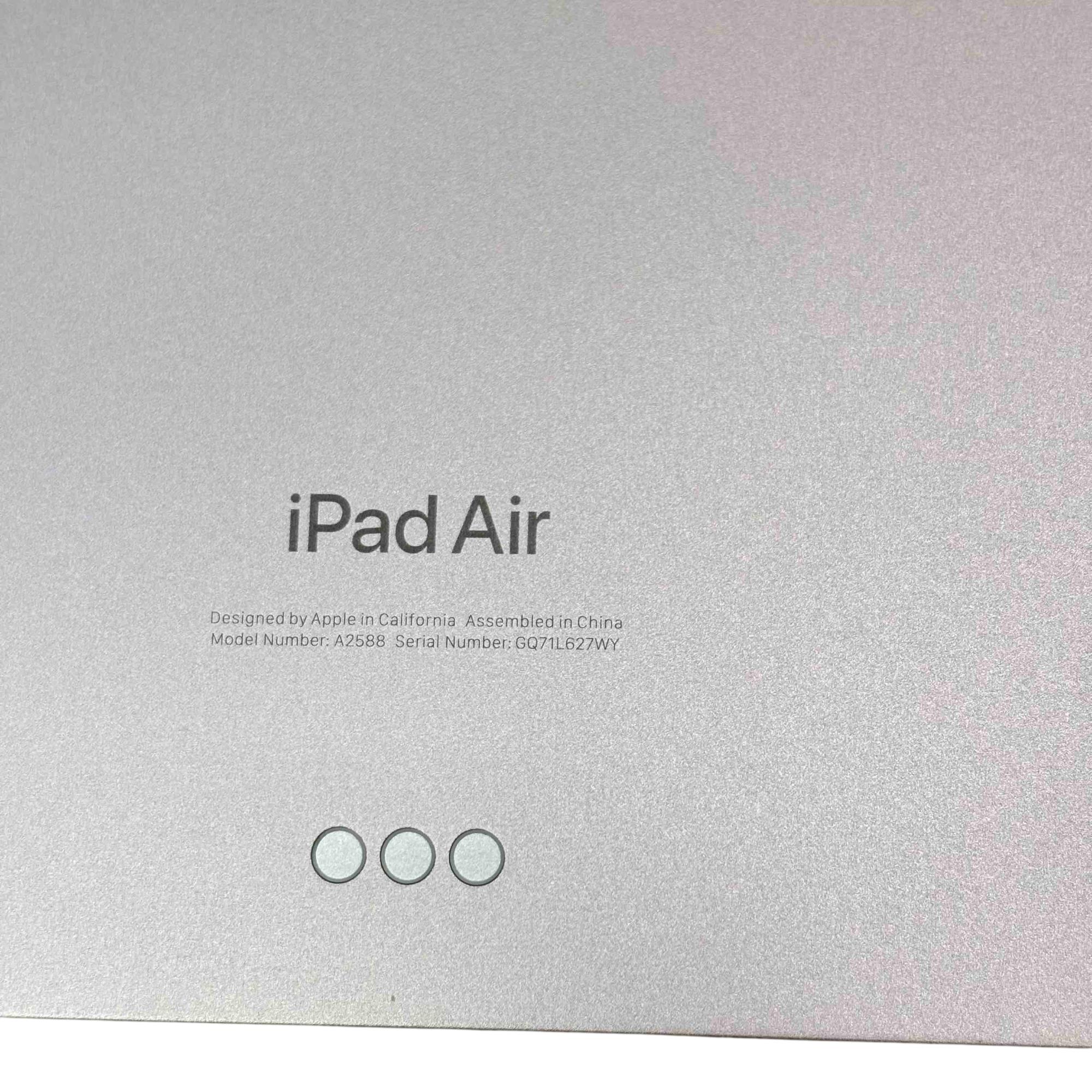 Apple iPad Air 5th Generation 64GB Wi-Fi Silver 10.9