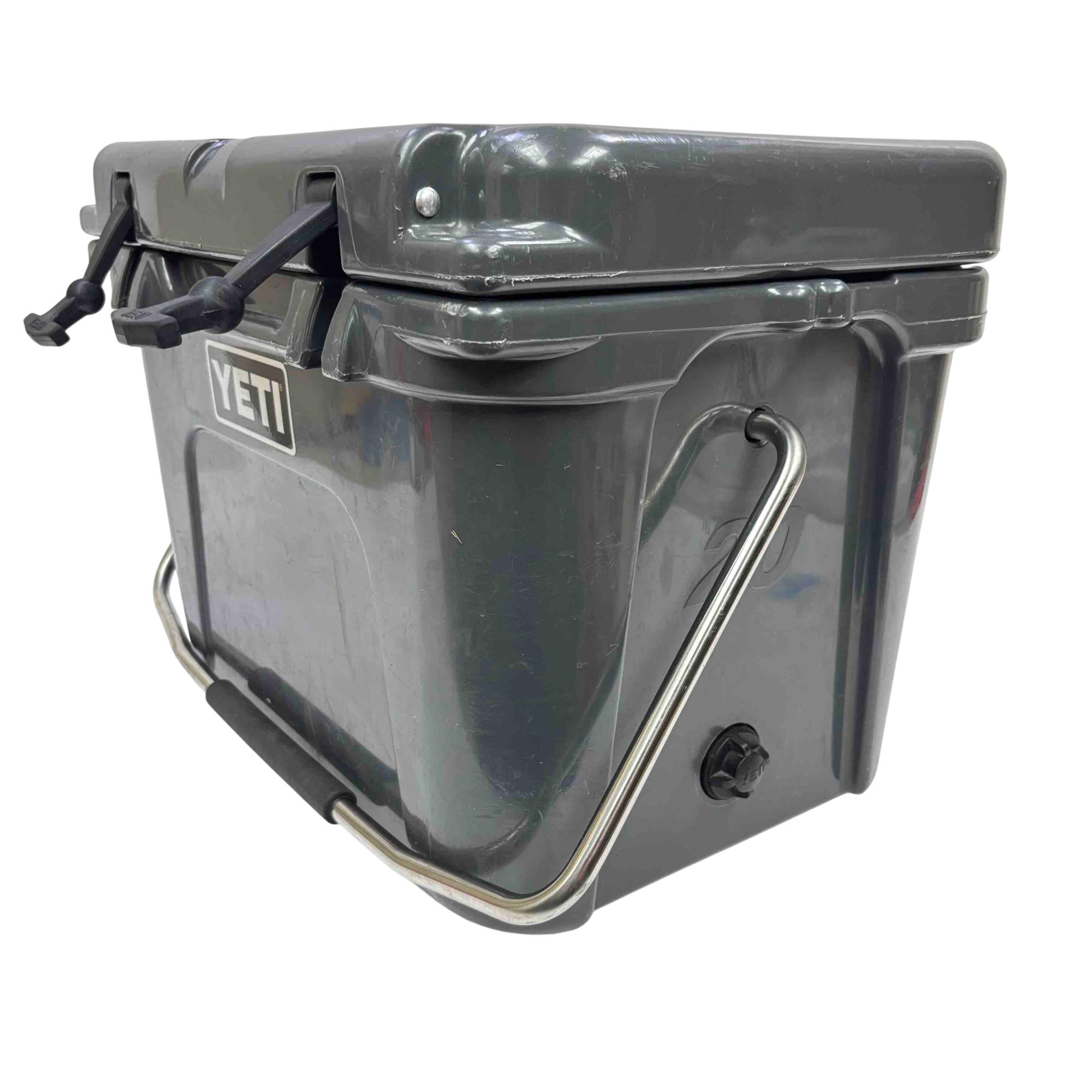 YETI Roadie 20 Charcoal Gray Portable Cooler YR20106
