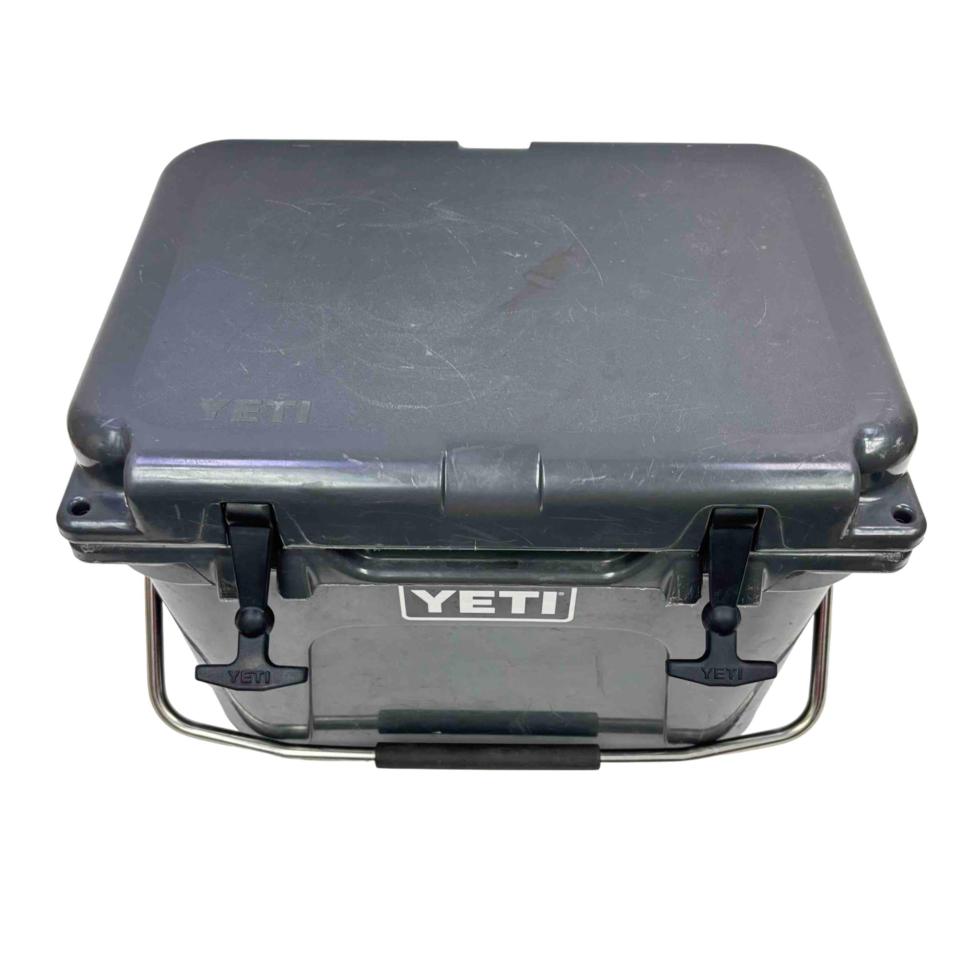 YETI Roadie 20 Charcoal Gray Portable Cooler YR20106