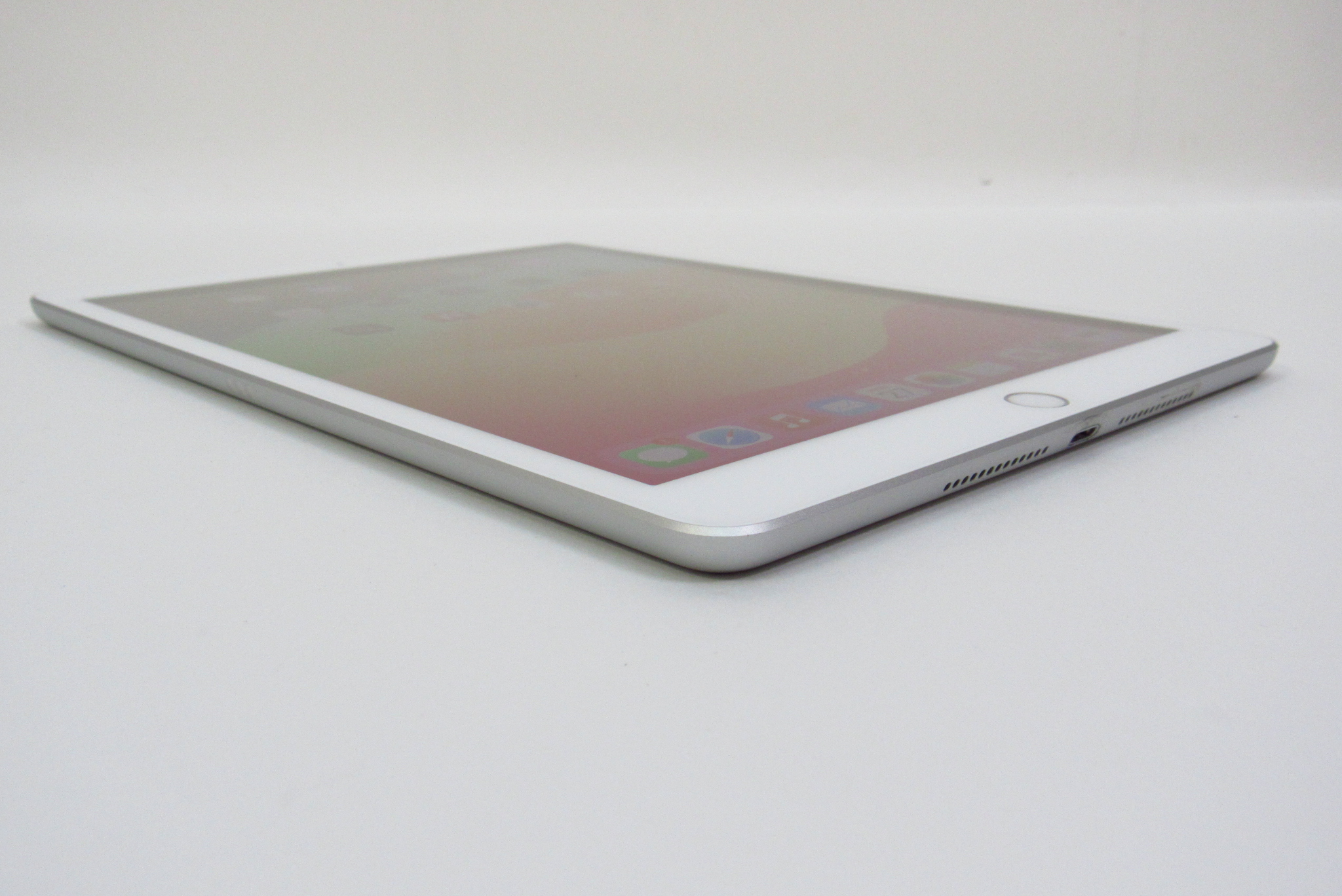Apple iPad 7th Gen MW6J2LL/A 32GB 10.2'' Wi-Fi Cellular