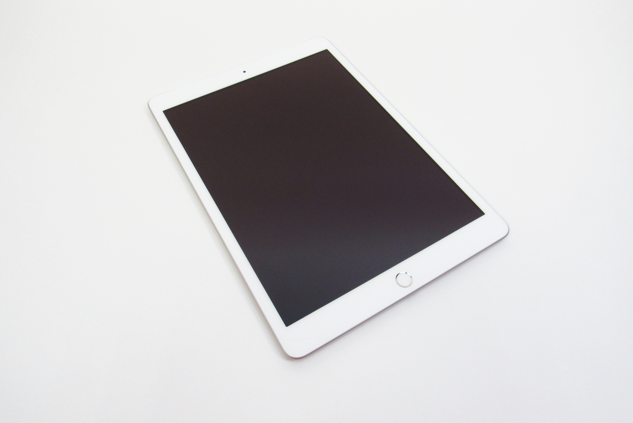 Apple - 未開封新品　iPad(7th gen) 32GB Silver Wifiモデル Apple iPad 7 (7th Gen) 10.2