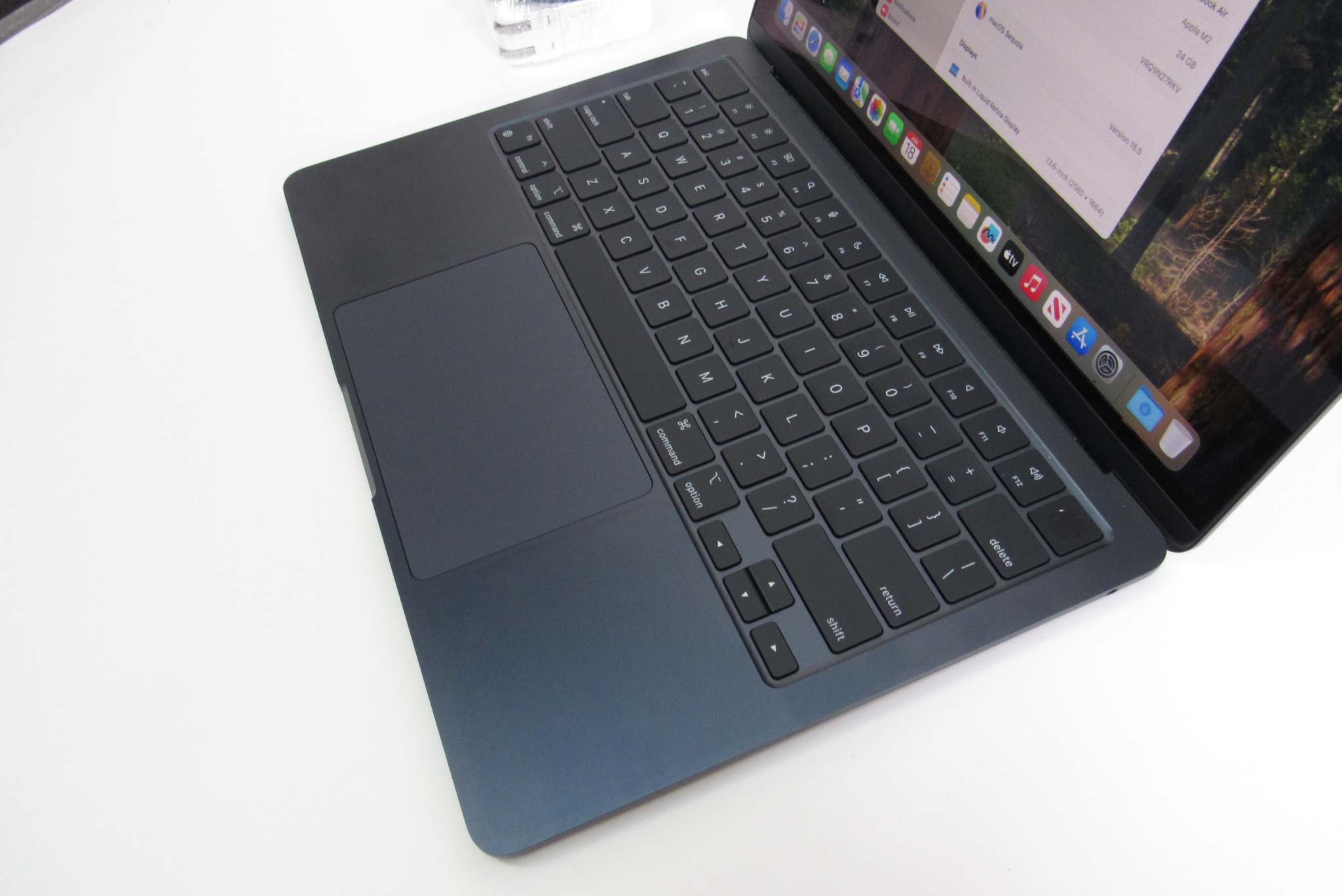 【美品】M2 MacBook Air Apple Silicon 13インチMacBook Air [整備済製品] 8コアCPUと8コアGPUを搭載