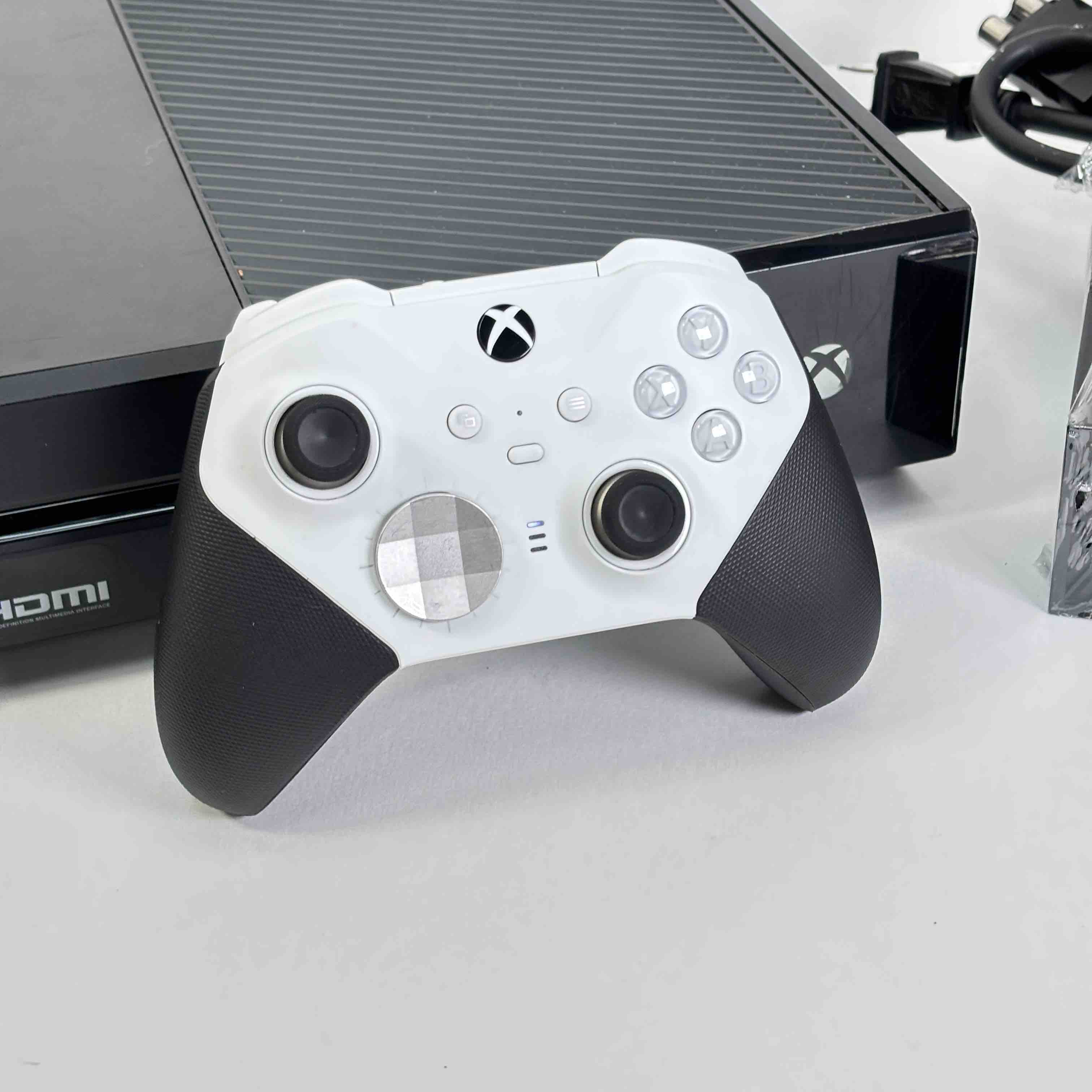 Microsoft Xbox One (1540) 500GB Video Game Console 4956