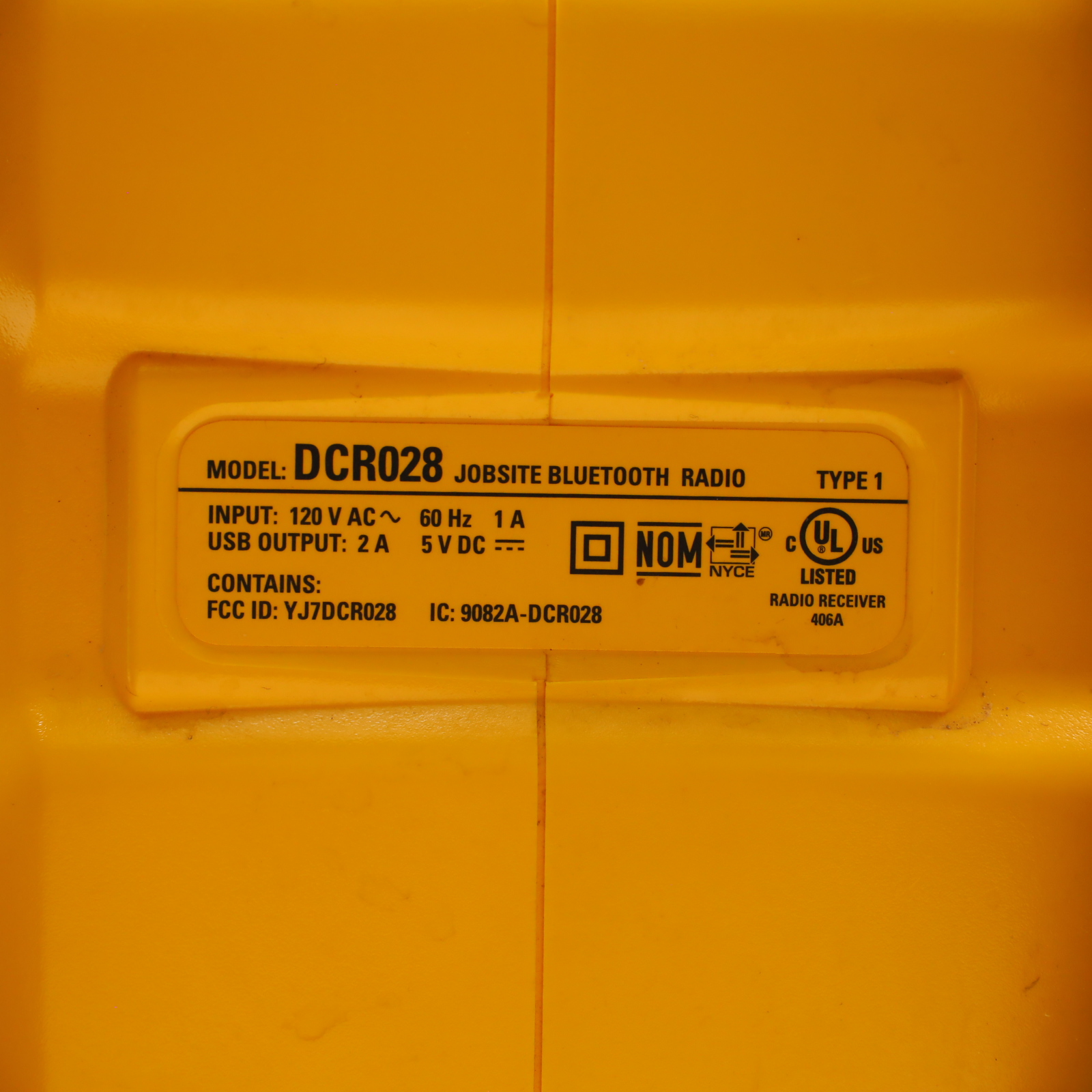 DeWalt DCR028 20V MAX Compact Cordless Bluetooth Radio - 4.0Ah Battery