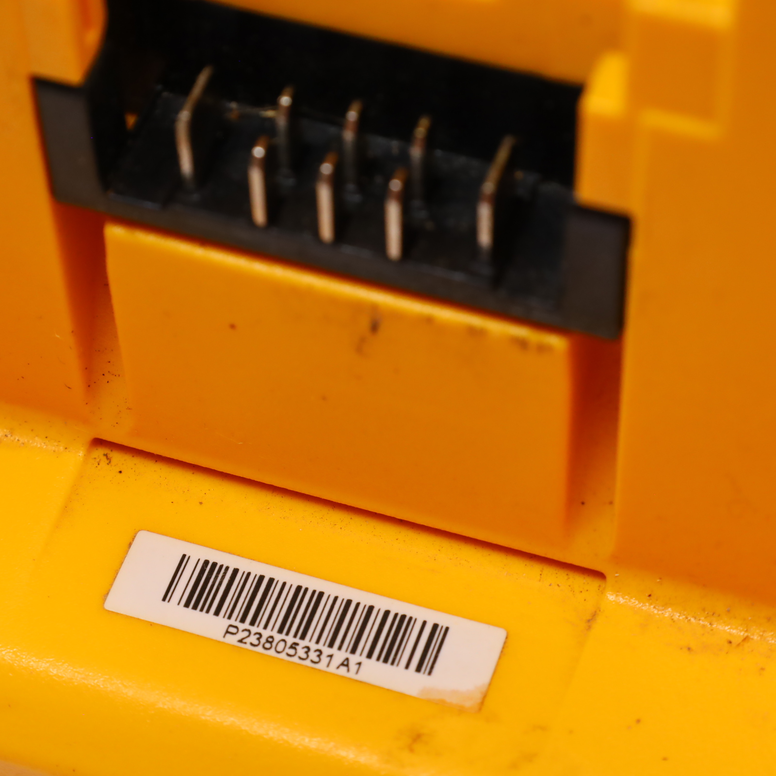 DeWalt DCR028 20V MAX Compact Cordless Bluetooth Radio - 4.0Ah Battery