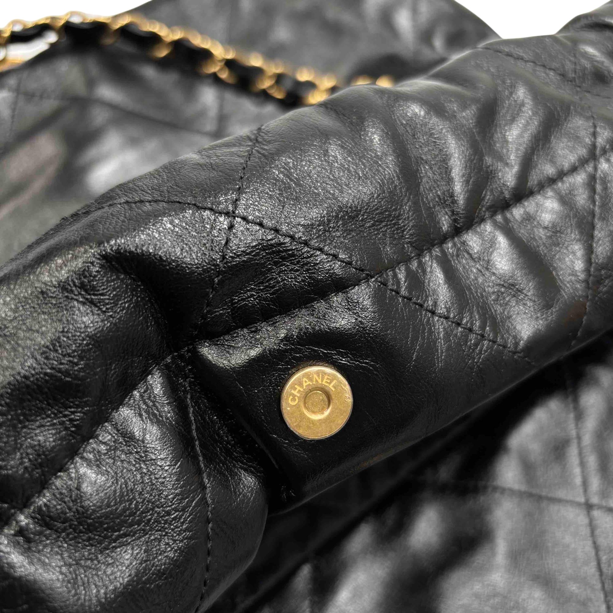 Chanel 22 Leather Handbag - Shiny Black Calfskin / Gold-Tone