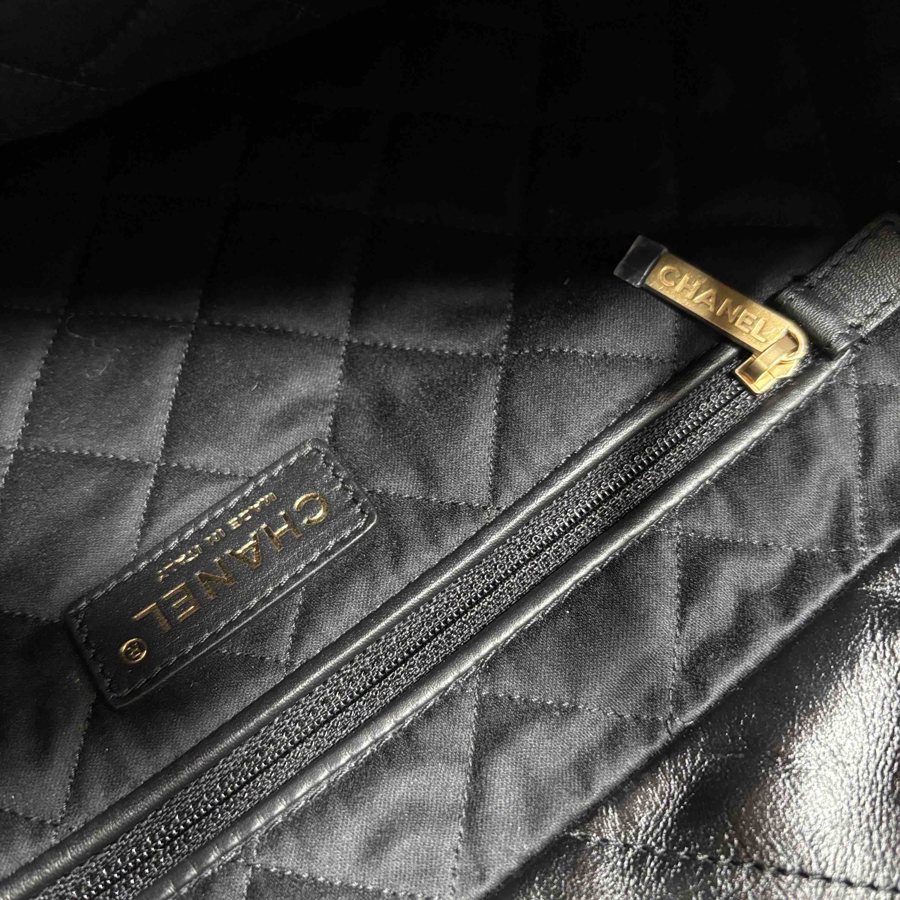 Chanel 22 Leather Handbag - Shiny Black Calfskin / Gold-Tone Chanel 22 Leather Handbag - Shiny Black Calfskin / Gold-Tone