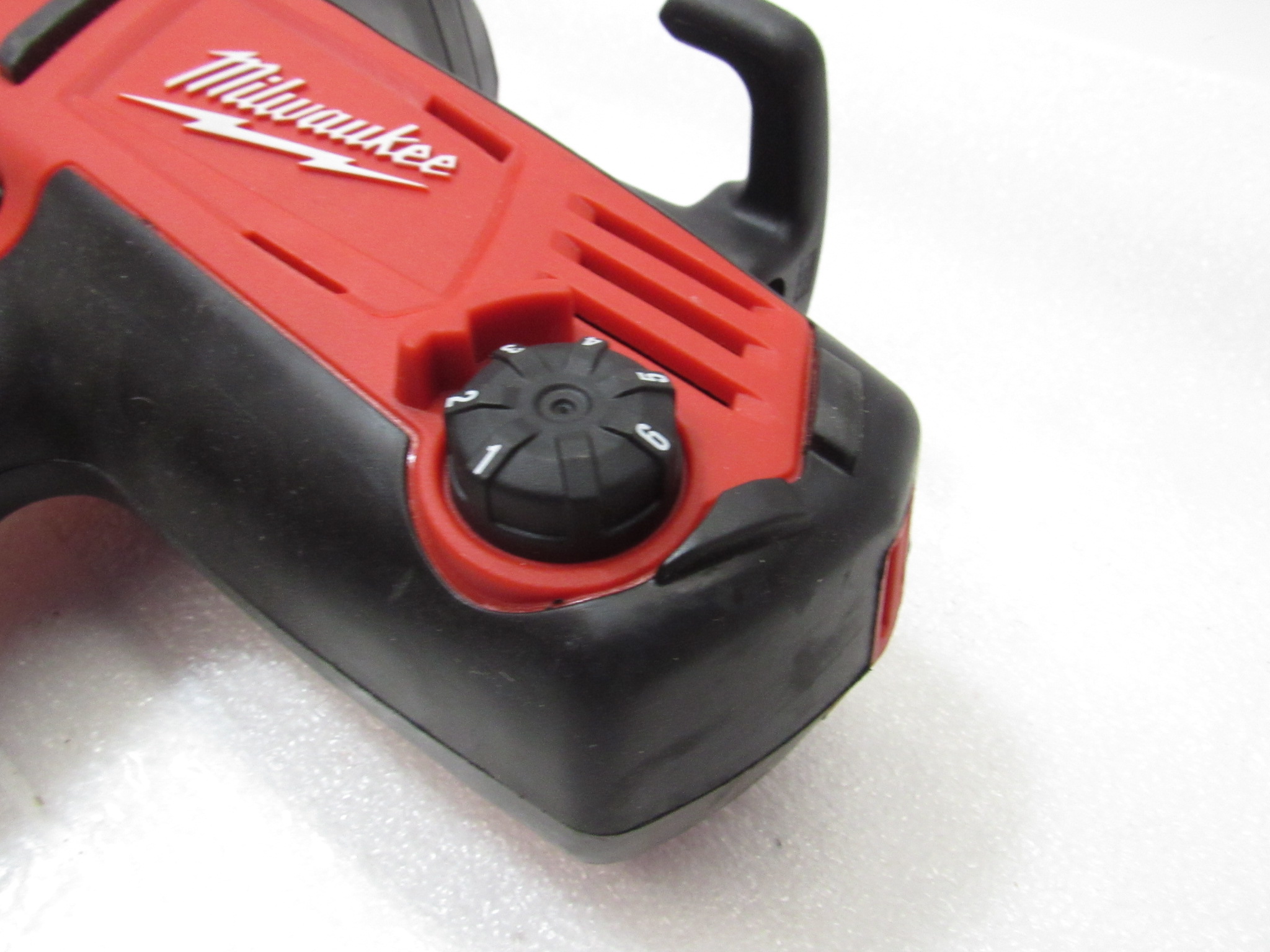 Milwaukee 264020 M18 Cordless 10oz Caulk Adhesive Gun