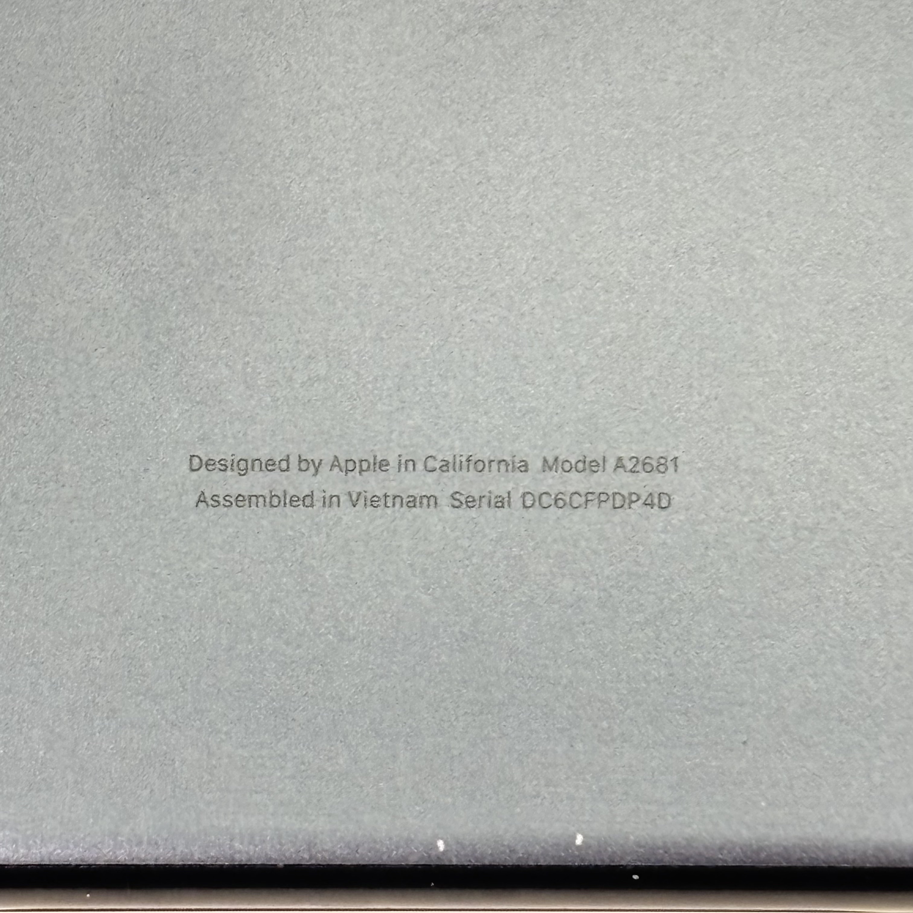 Apple MacBook Air (2022) MLY33LL/A M2 8CPU/8GPU 3.49GHz 8GB RAM