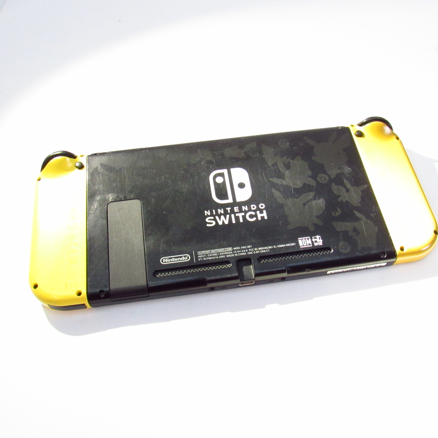 Nintendo Switch HAC-001 Lets Go Pokemon Pikachu Eevee