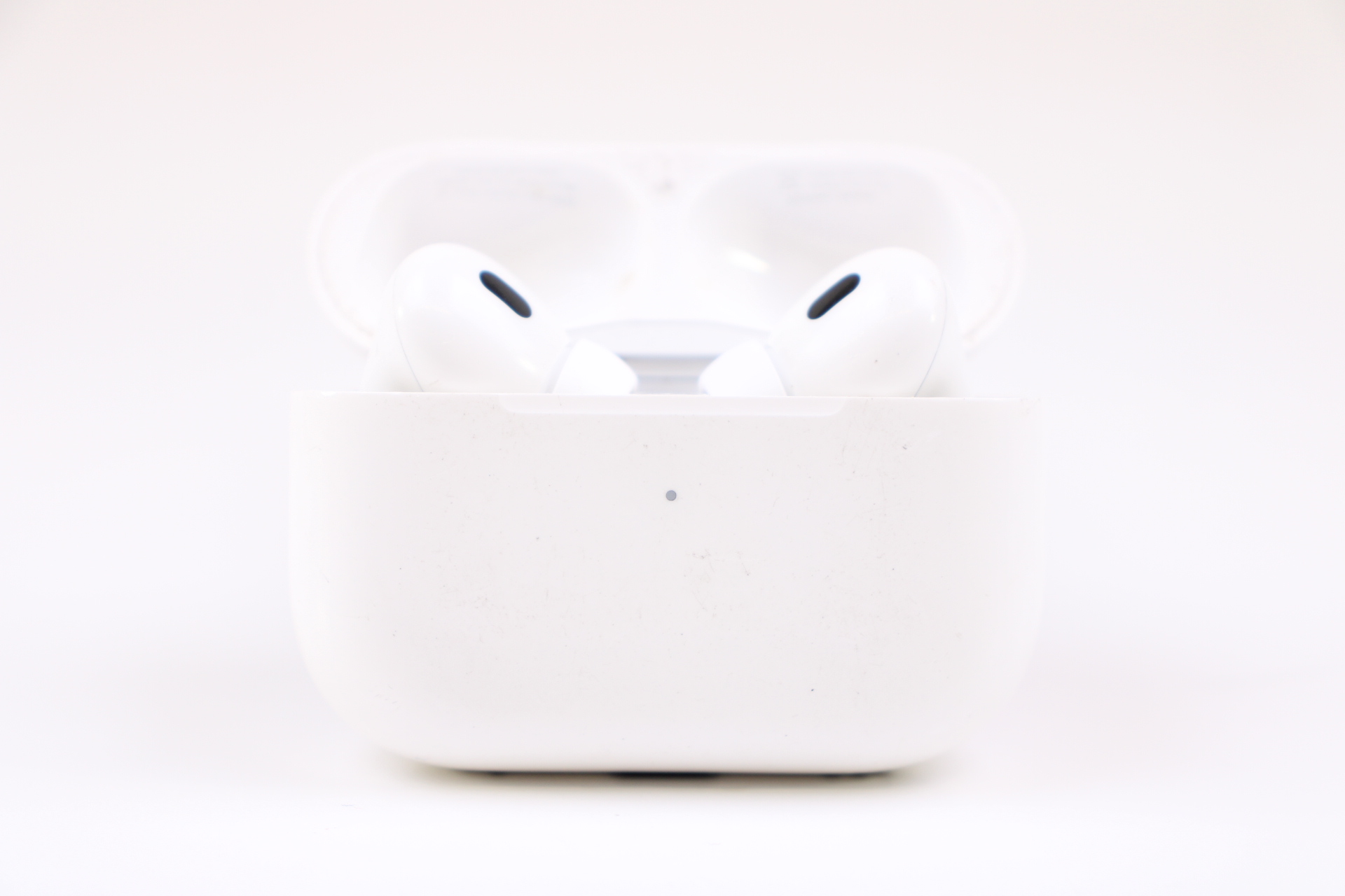 Apple store AirPods Pro 2nd Generation With Magsafe Wireless Charging Case MQD83AM/A