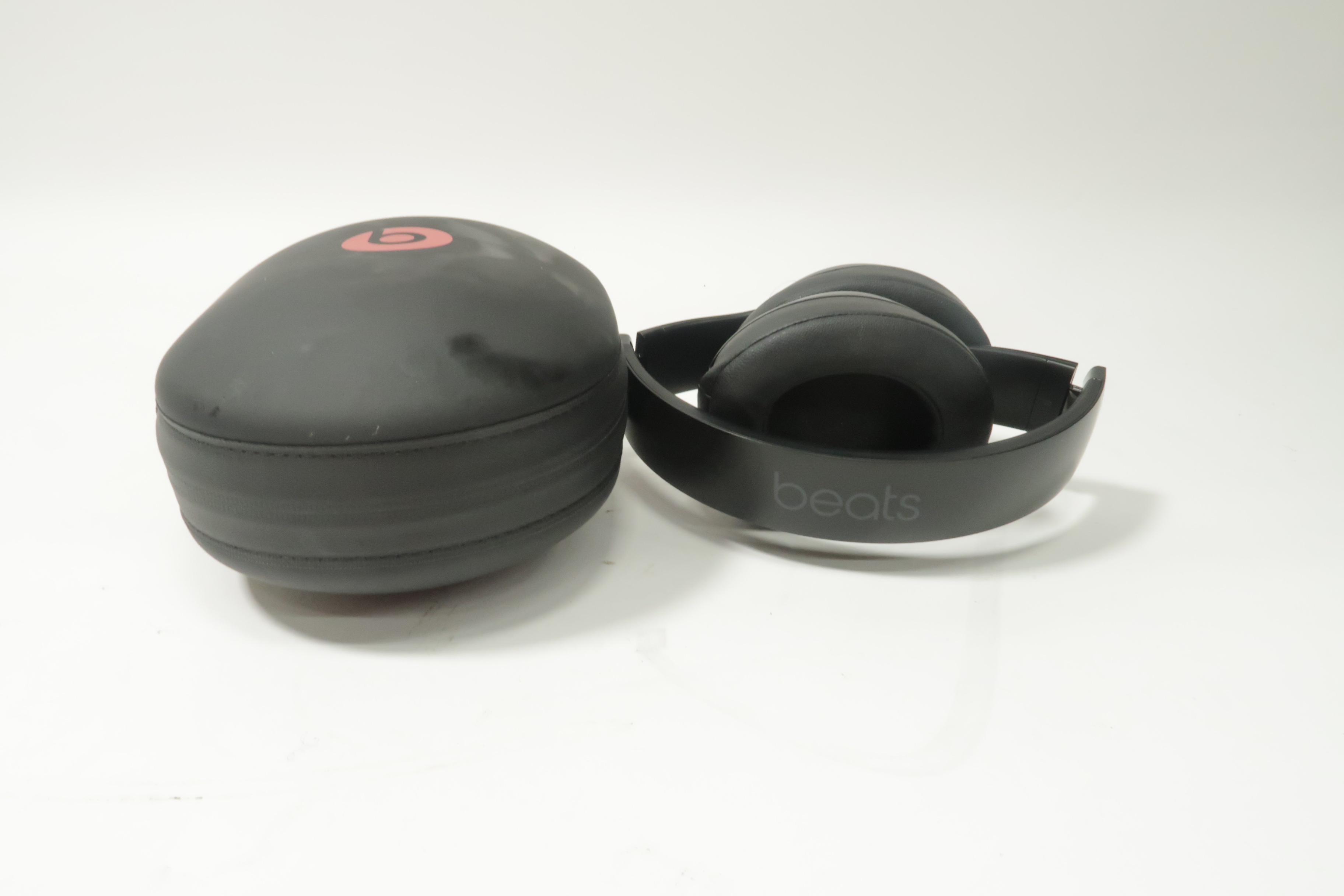 Purchases Beats by Dr. Dre Beats Studio³ Wireless in Matte Black