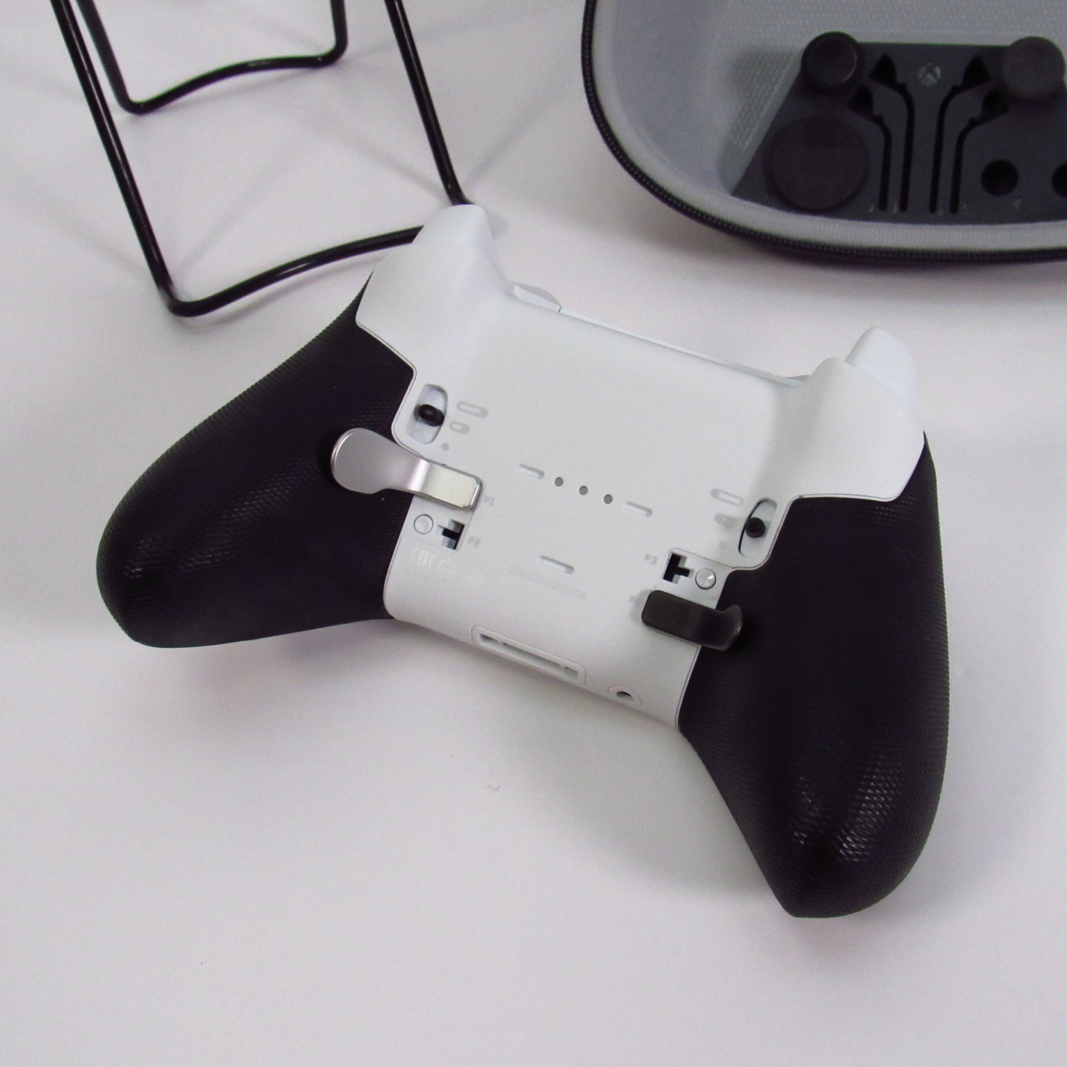 Microsoft 1797 Elite Series 2 Wireless Controller - White Black 5448