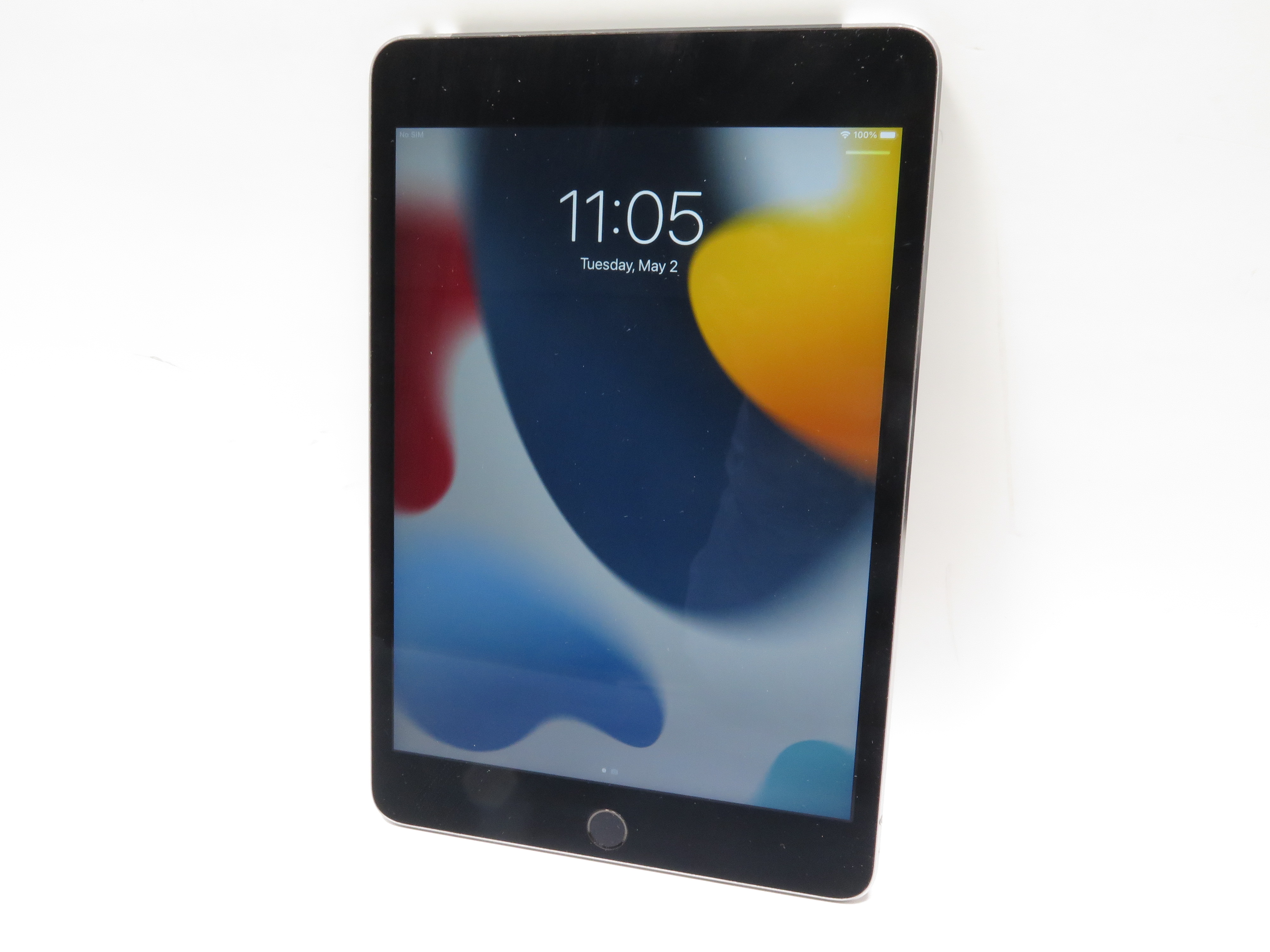 Apple iPad Mini 4th Generation in Space Gray top