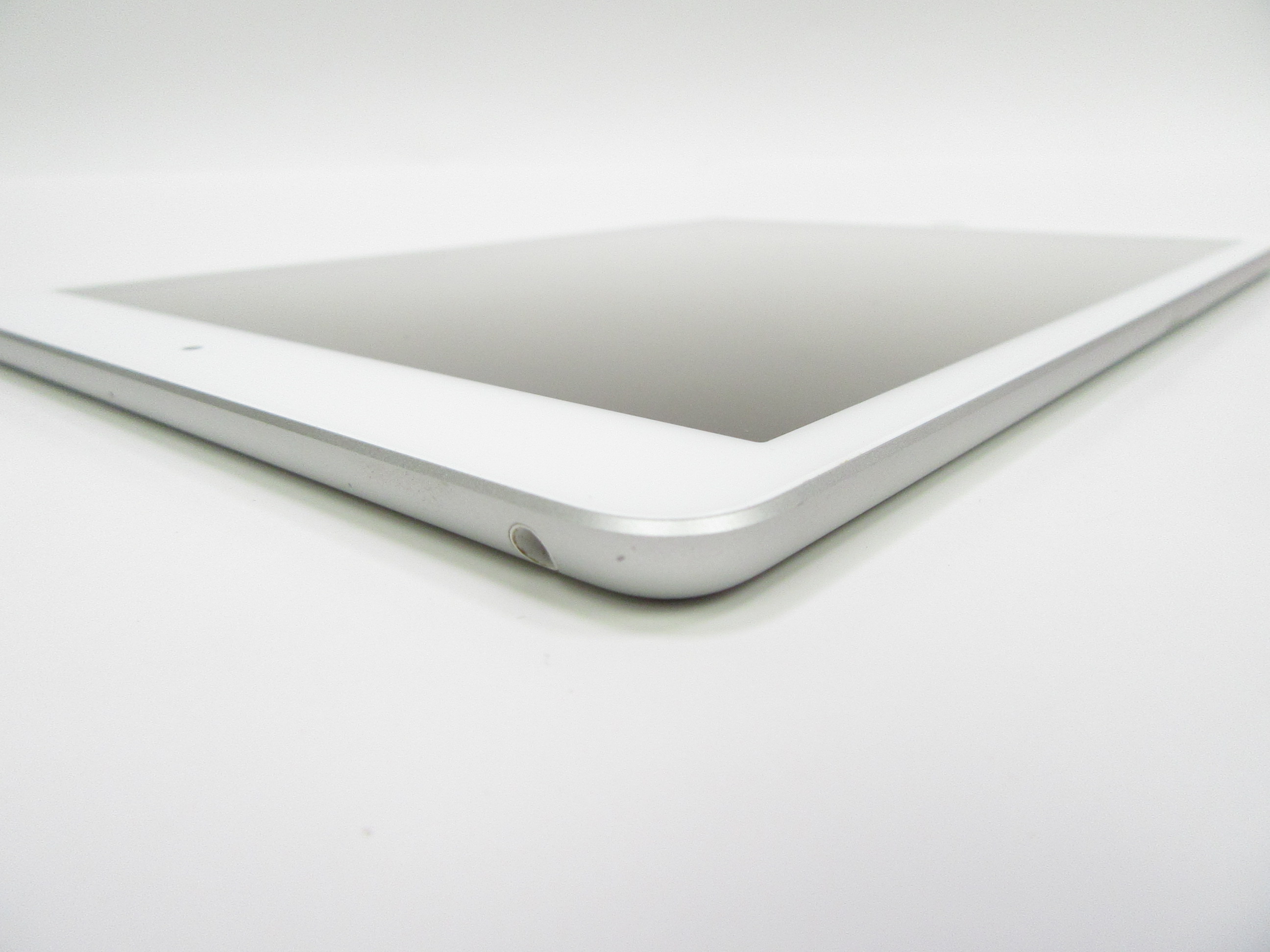 Apple iPad 7th Gen A2197 Silver 32GB 10.2