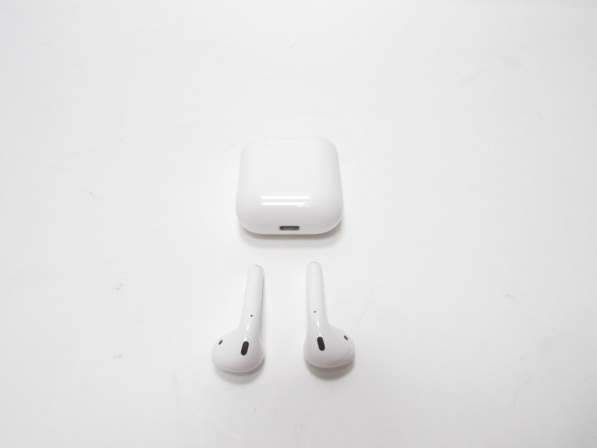 Apple A1602 AirPods 2nd Generation Wireless Earbuds White