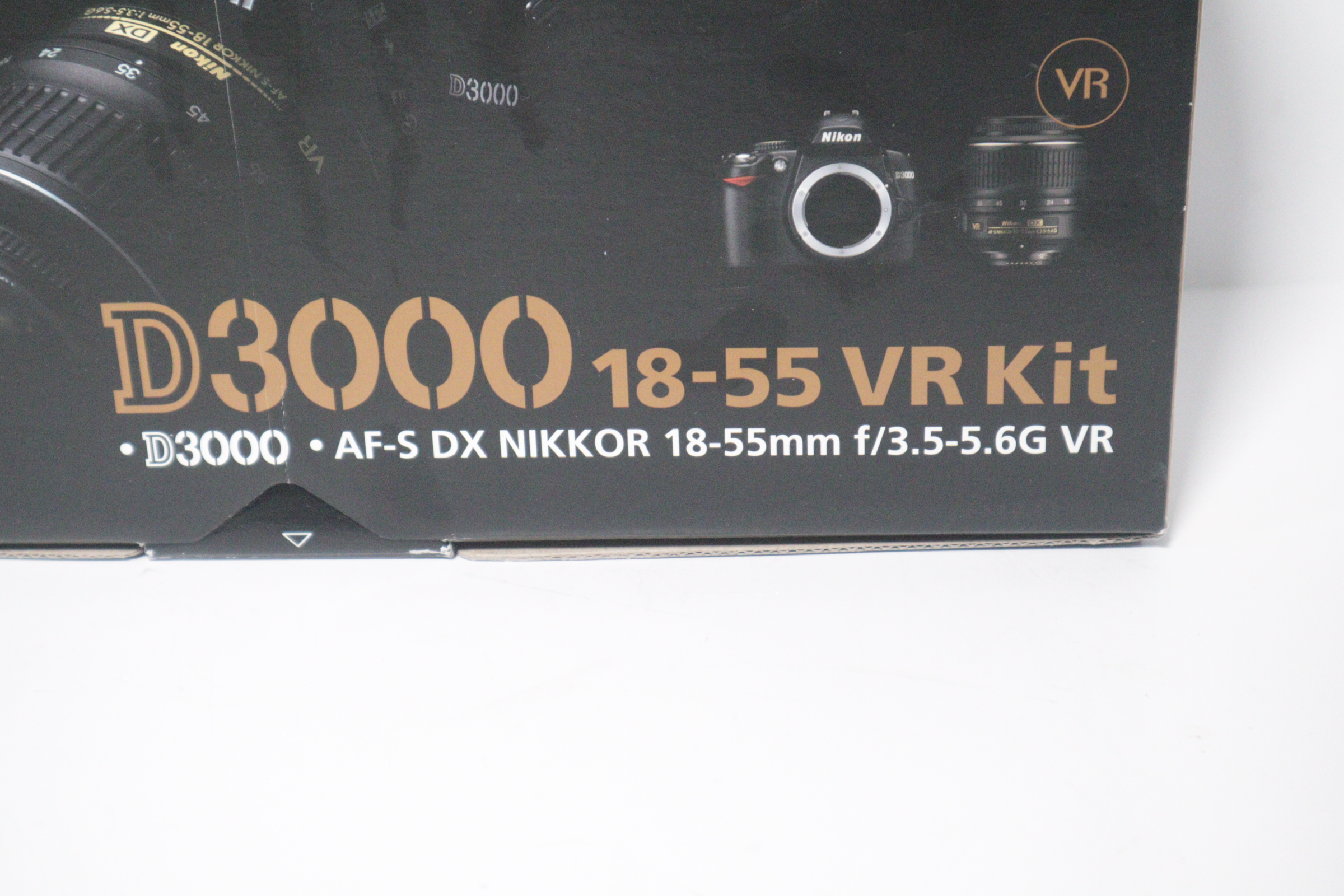 Nikon D3000 10.2MP DSLR Camera 4620/AF-S DX Nikkor 18-55 f/3.5-5.6