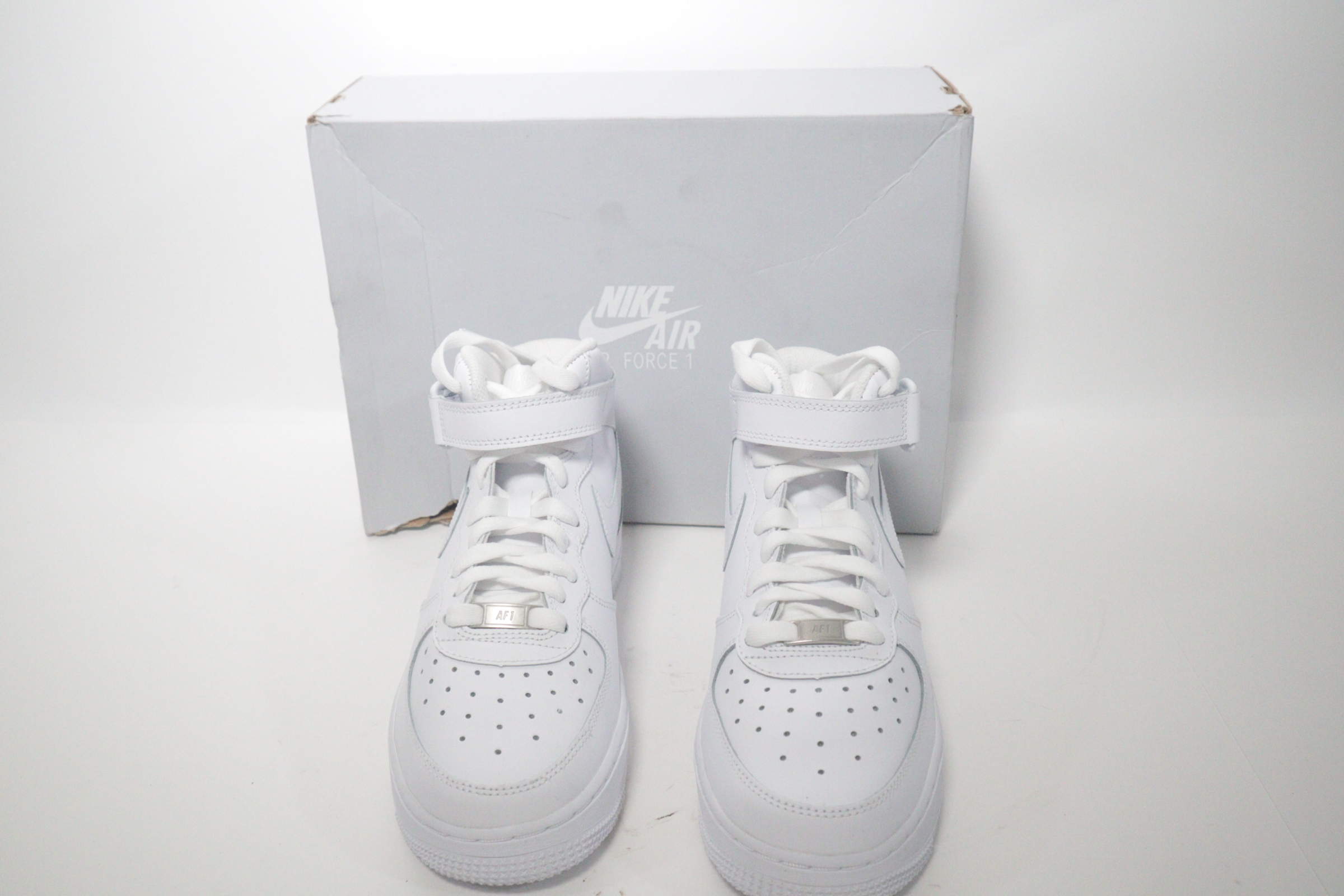 White Nike Air offers Force 1 6.5y