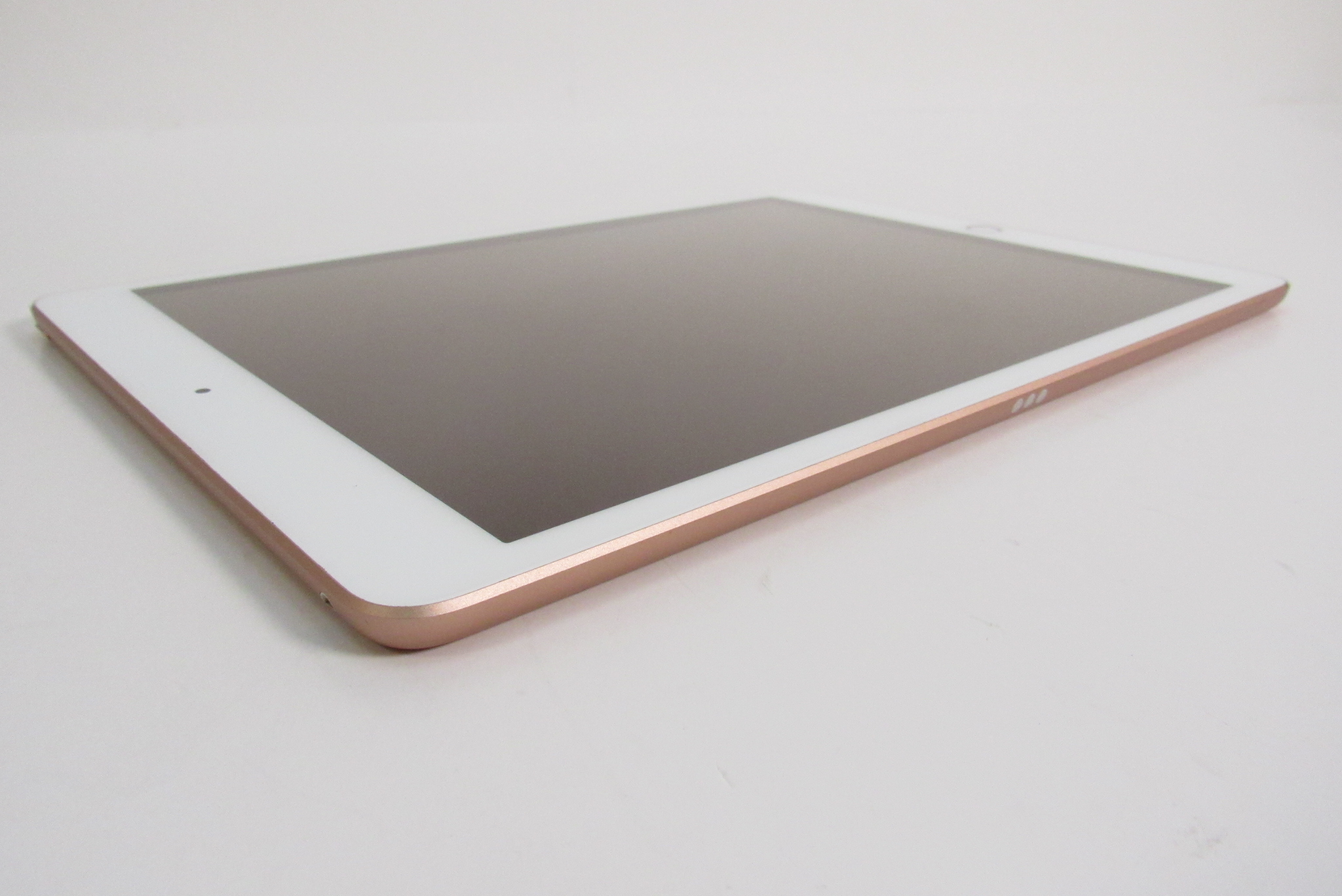 Apple iPad 7th Generation NW762LL/A 32GB 10.2'' Wi-Fi Tablet - Gold