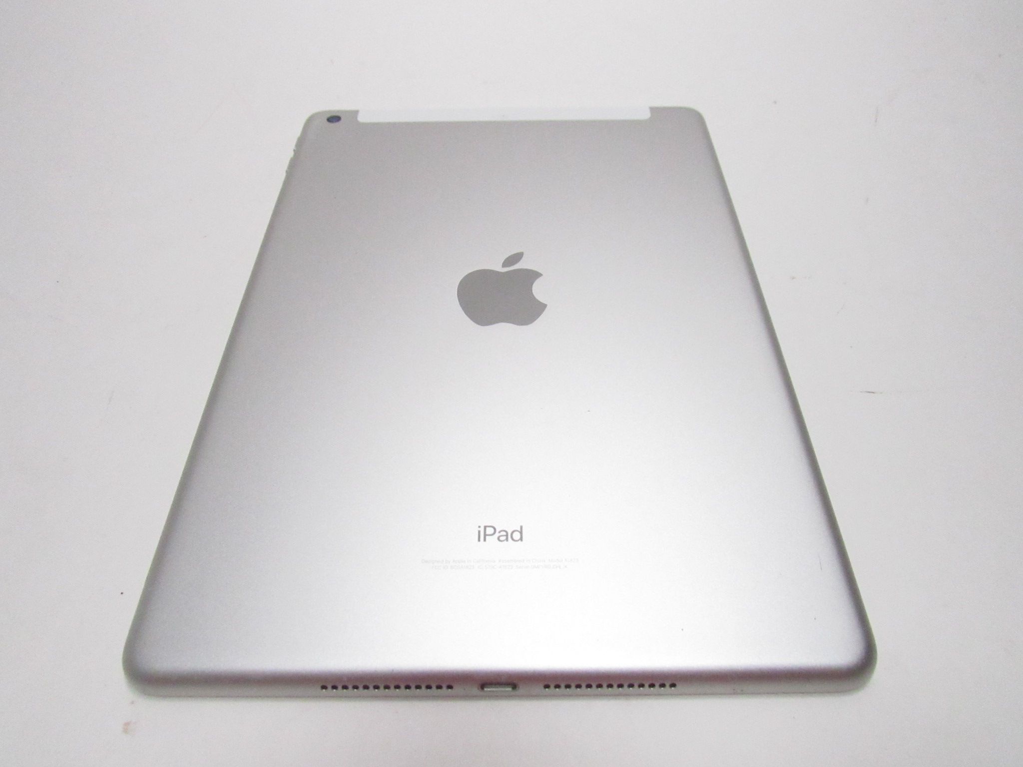 Apple iPad 5th Generation 32GB MP1N2LL/A A1823 Verizon