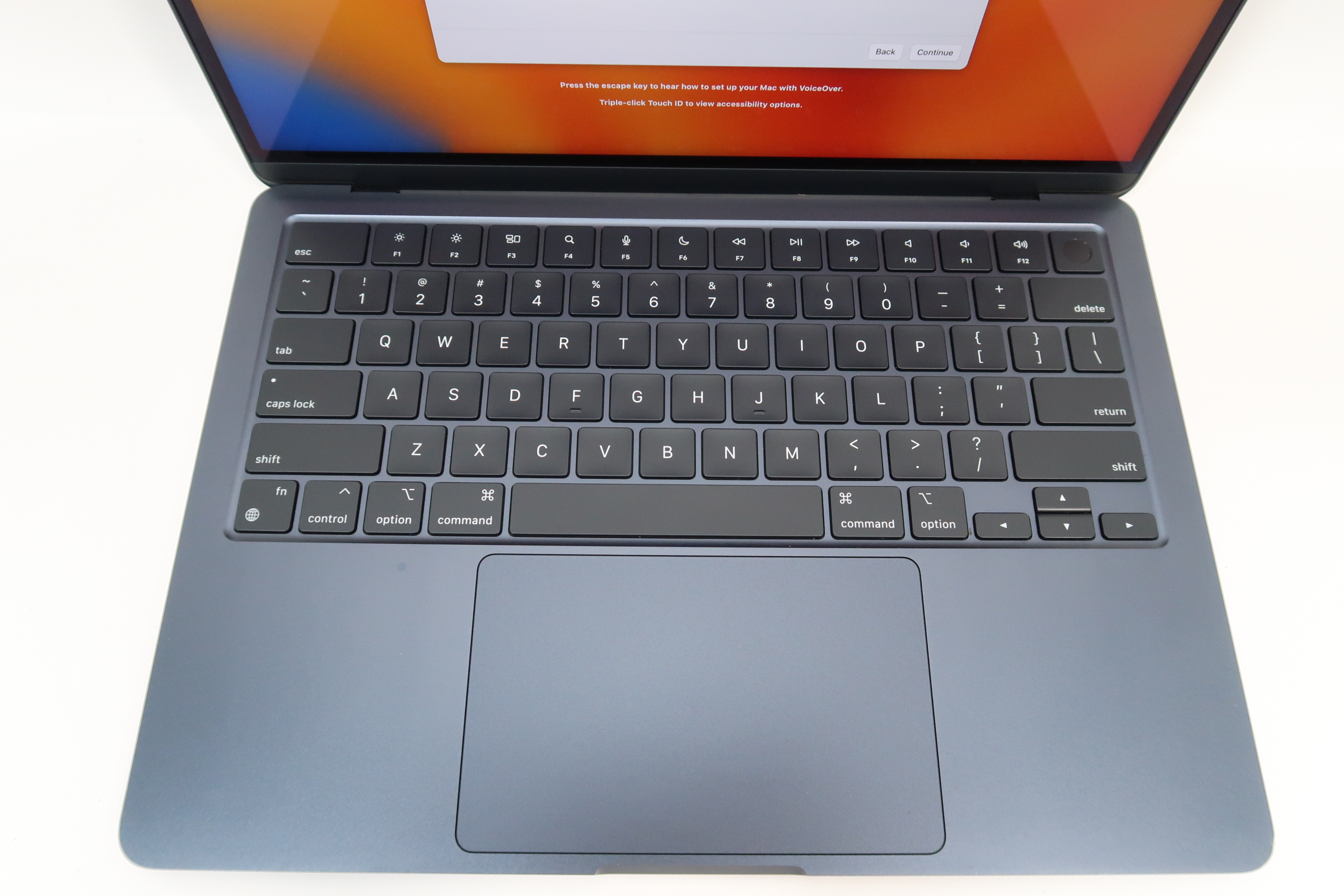 Apple MacBook Air (2022) MLY33LL/A M2 8CPU/8GPU@3.49GHz 8GB RAM 