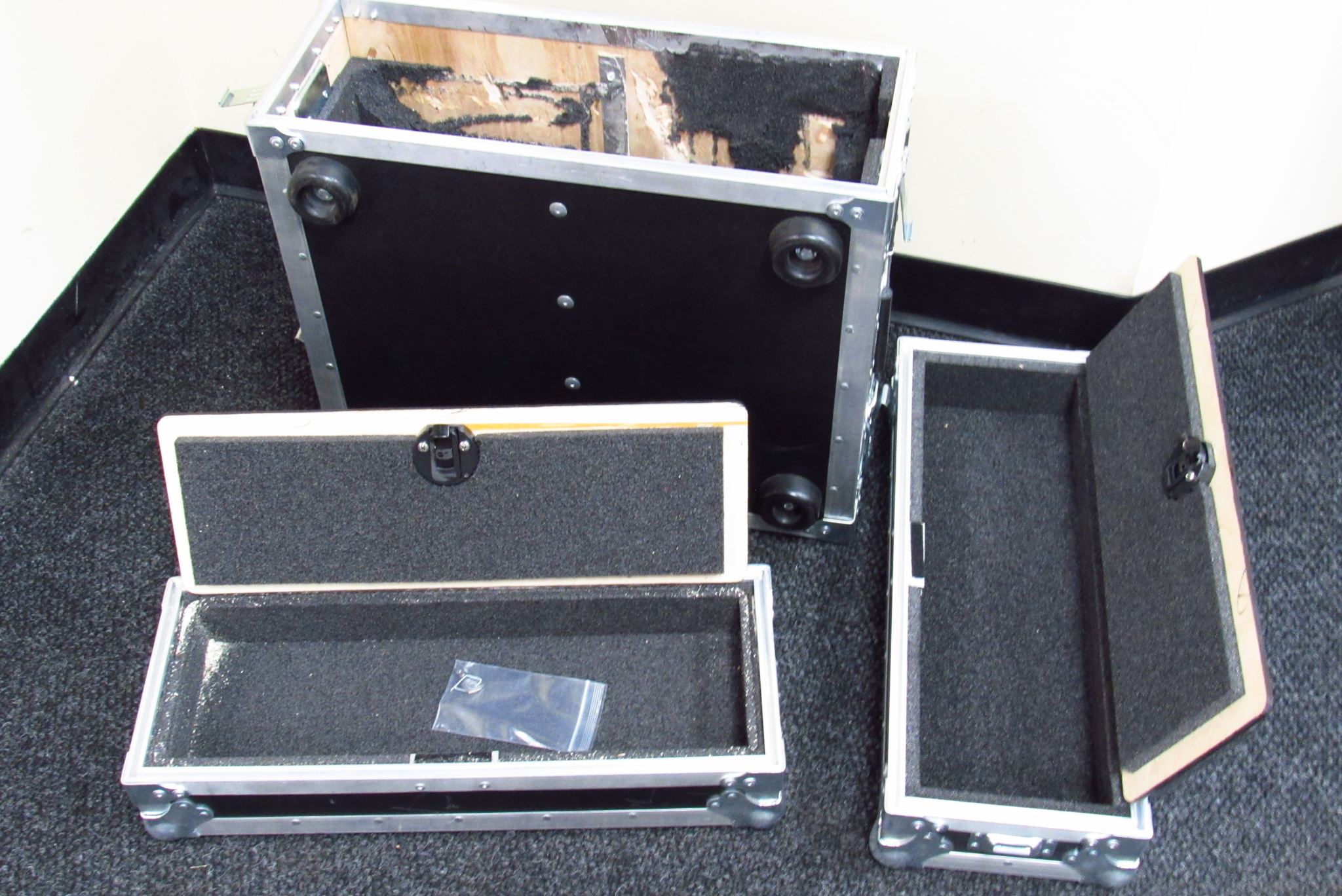 Wilson Rack Case & Middle Atlantic PD-915RV-RN Rackmount Power - Pick ...