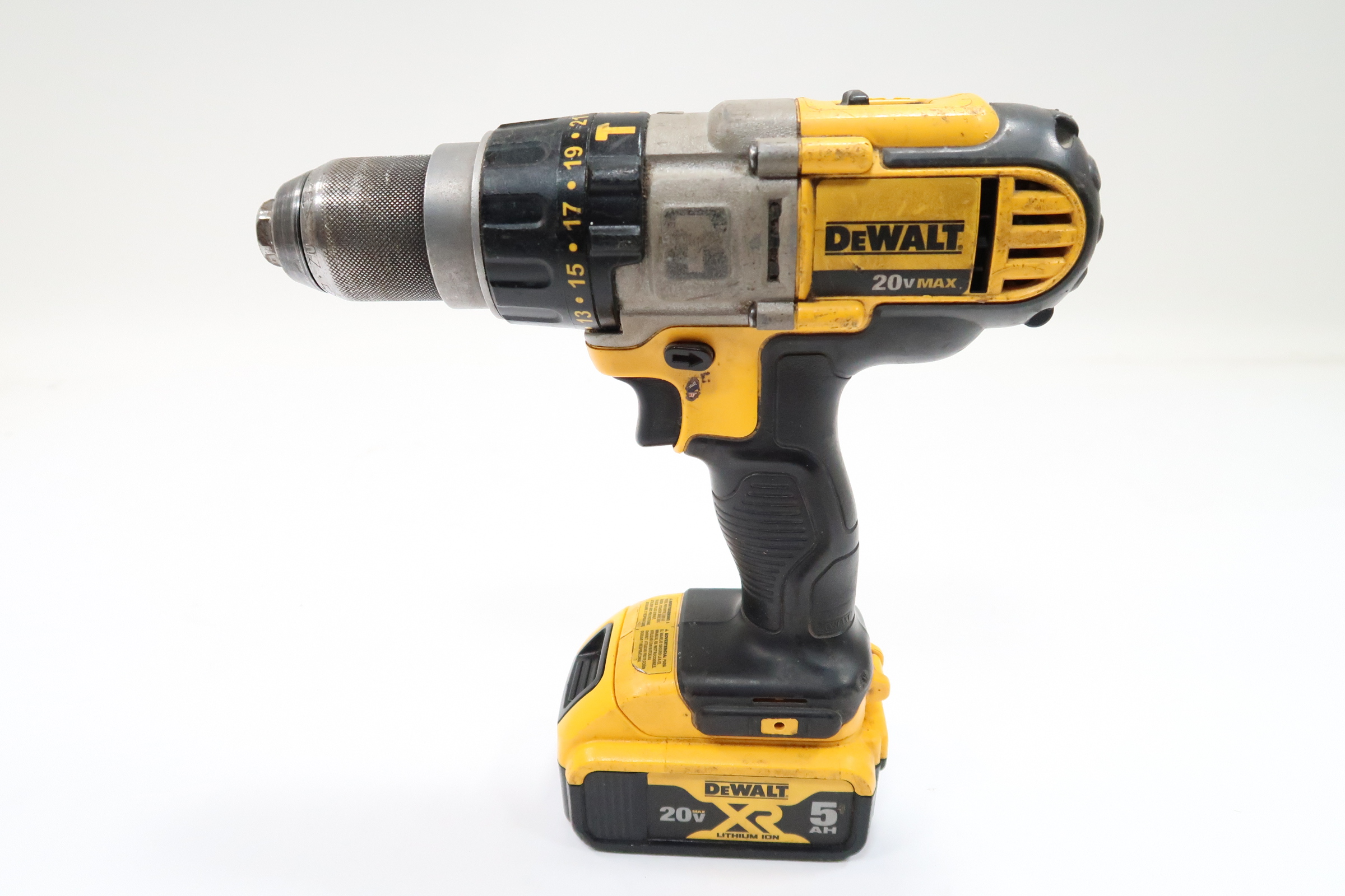 DeWalt DCD985 20V MAX Cordless Premium 3 Speed 1 2 in. Hammer Drill 8881