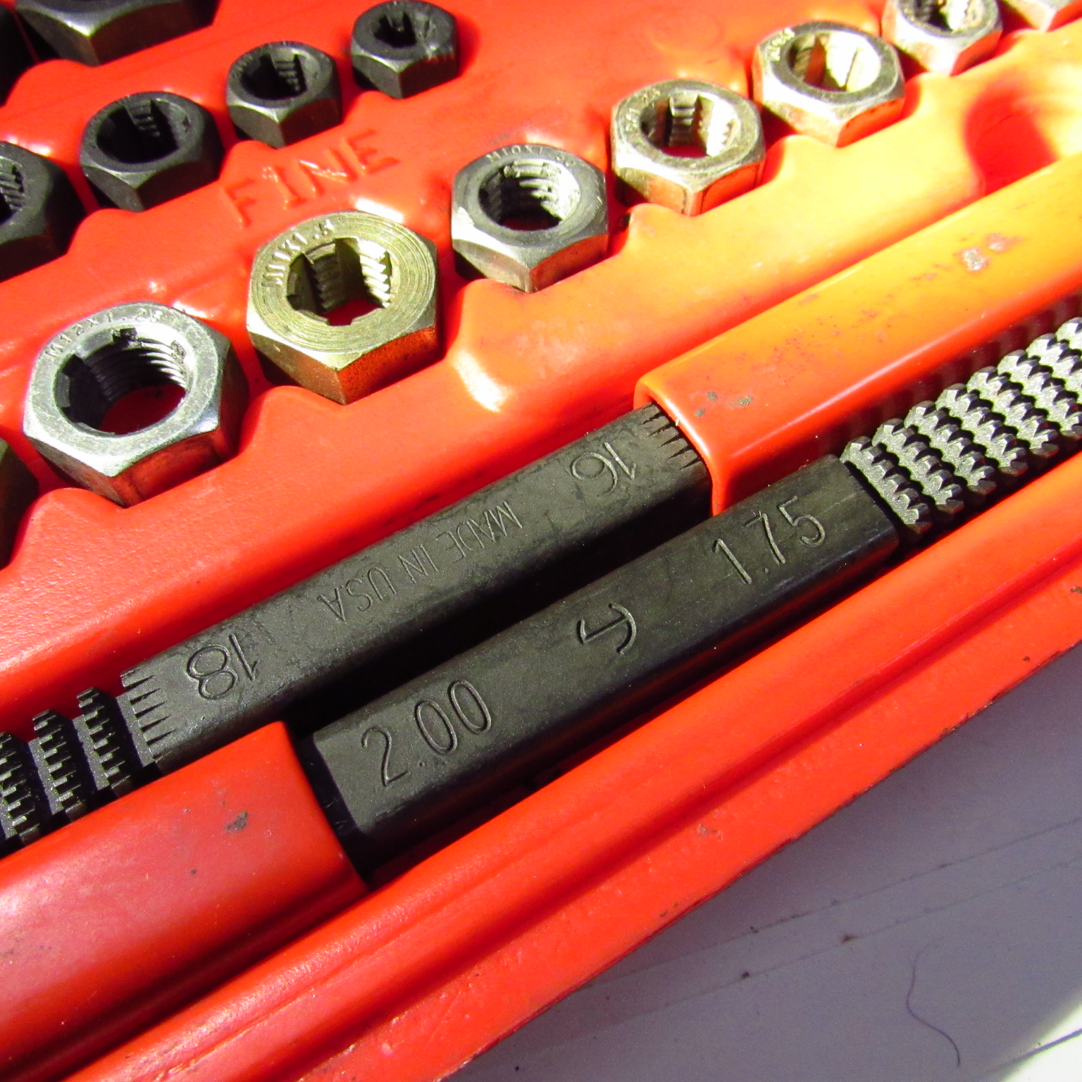 Mac Tools TRCOMBO48 48-Piece Fractional/Metric Rethreading Thread ...