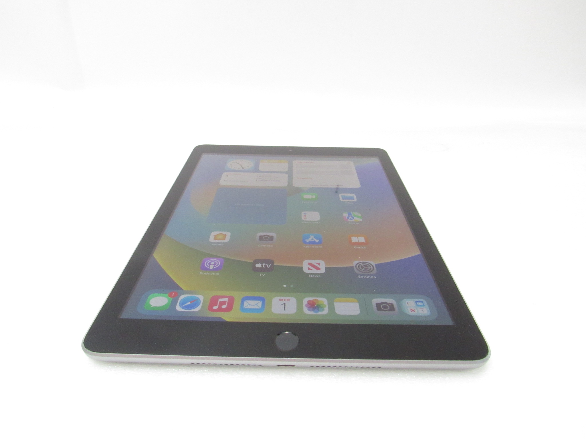 Apple iPad 5th Gen. Space Gray 9.7 Tablet