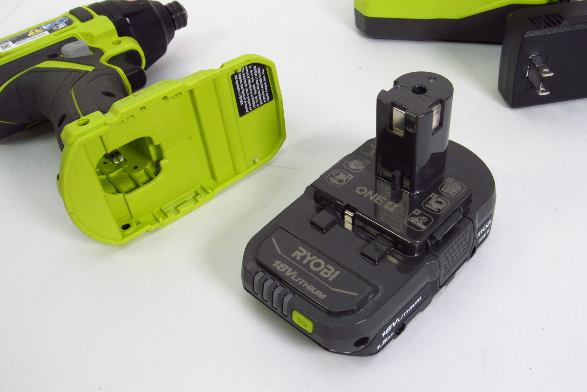 Ryobi PCL235 18V Lithium-ion 1/4'' Drive Cordless Impact Driver Kit