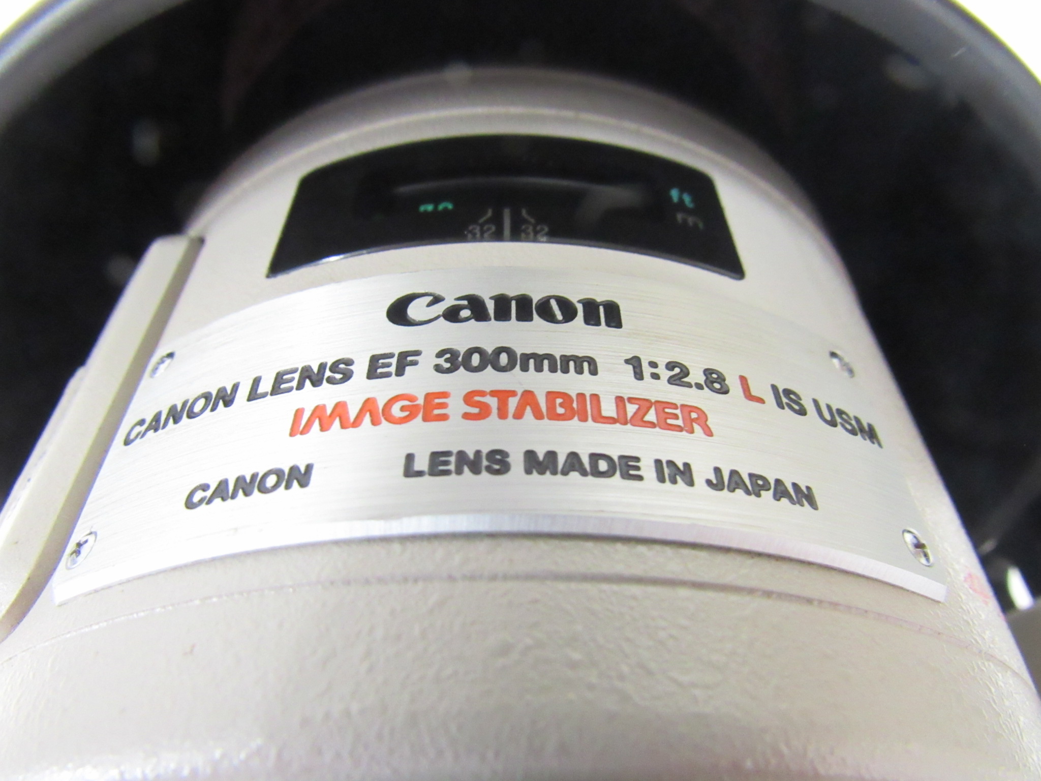 Canon Lens EF 300mm 1:2.8L IS USM Made In Japan