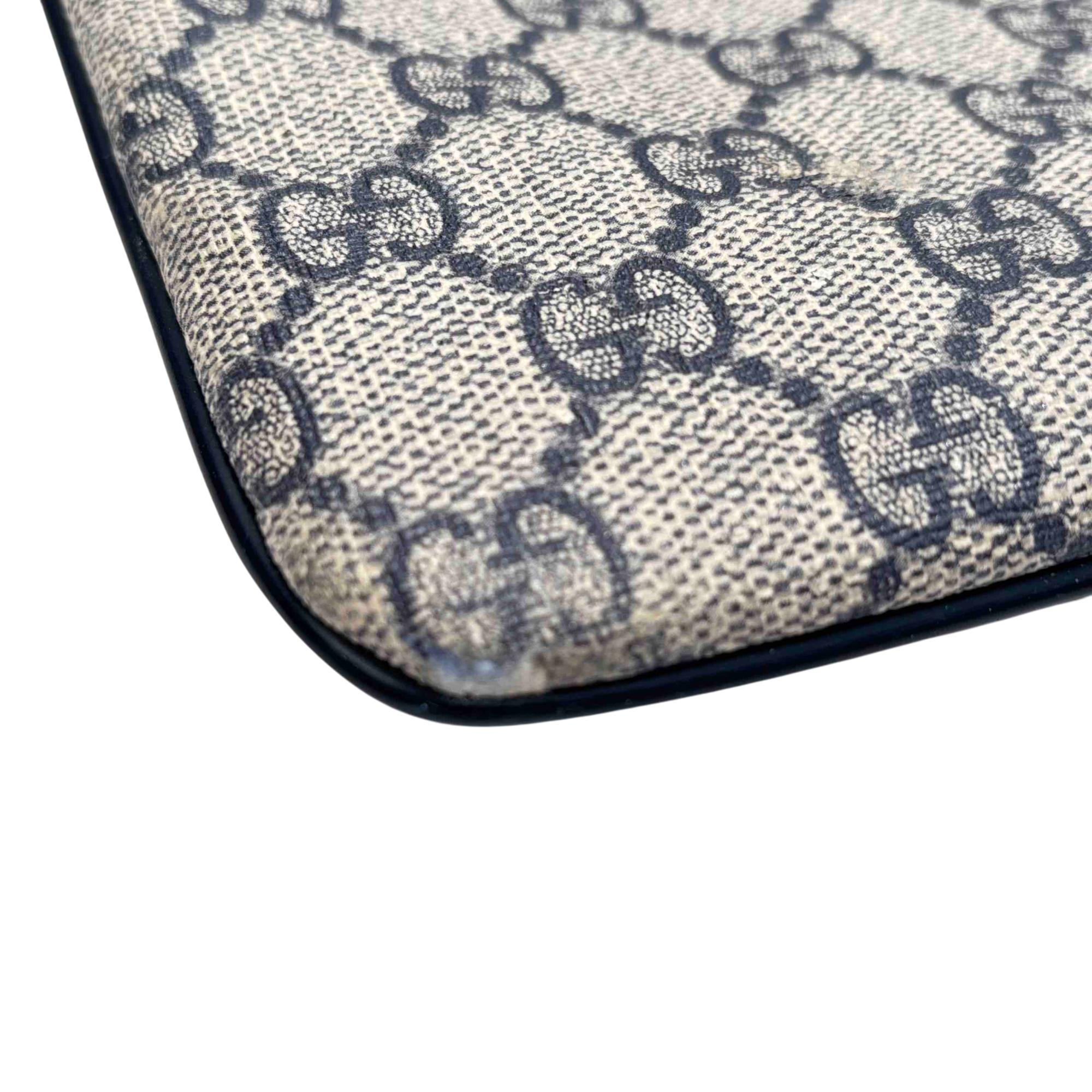 maページ Gucci 201446 GG Supreme Canvas Flat Messenger Bag
