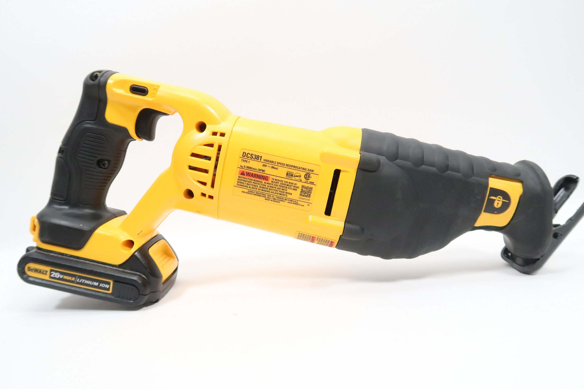 DEWALT DCS381 20Volt MAX LithiumIon 03000 SPM Cordless Reciprocating Saw