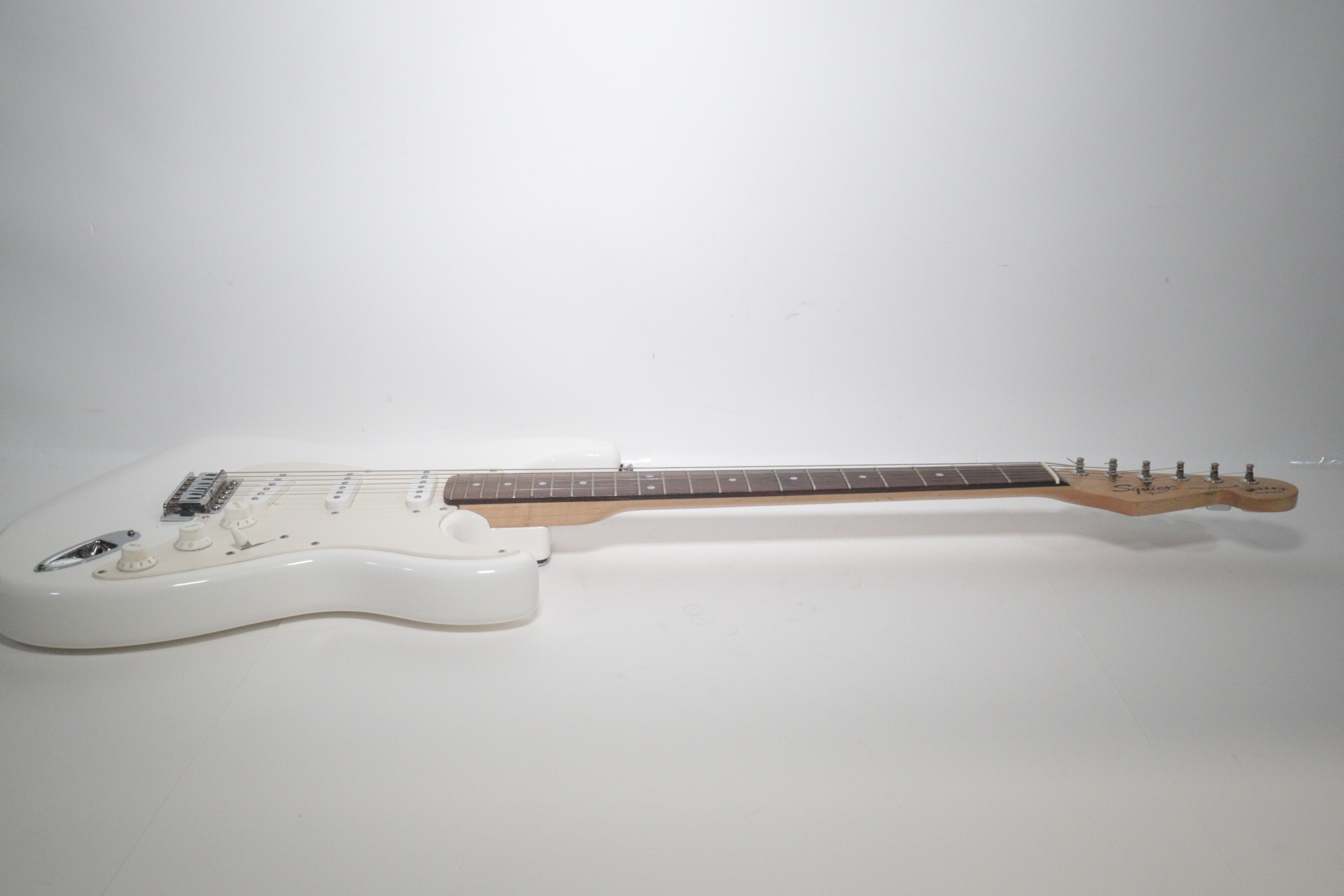 Squier by Fender Stratocaster Bullet Series Arctic White 6String