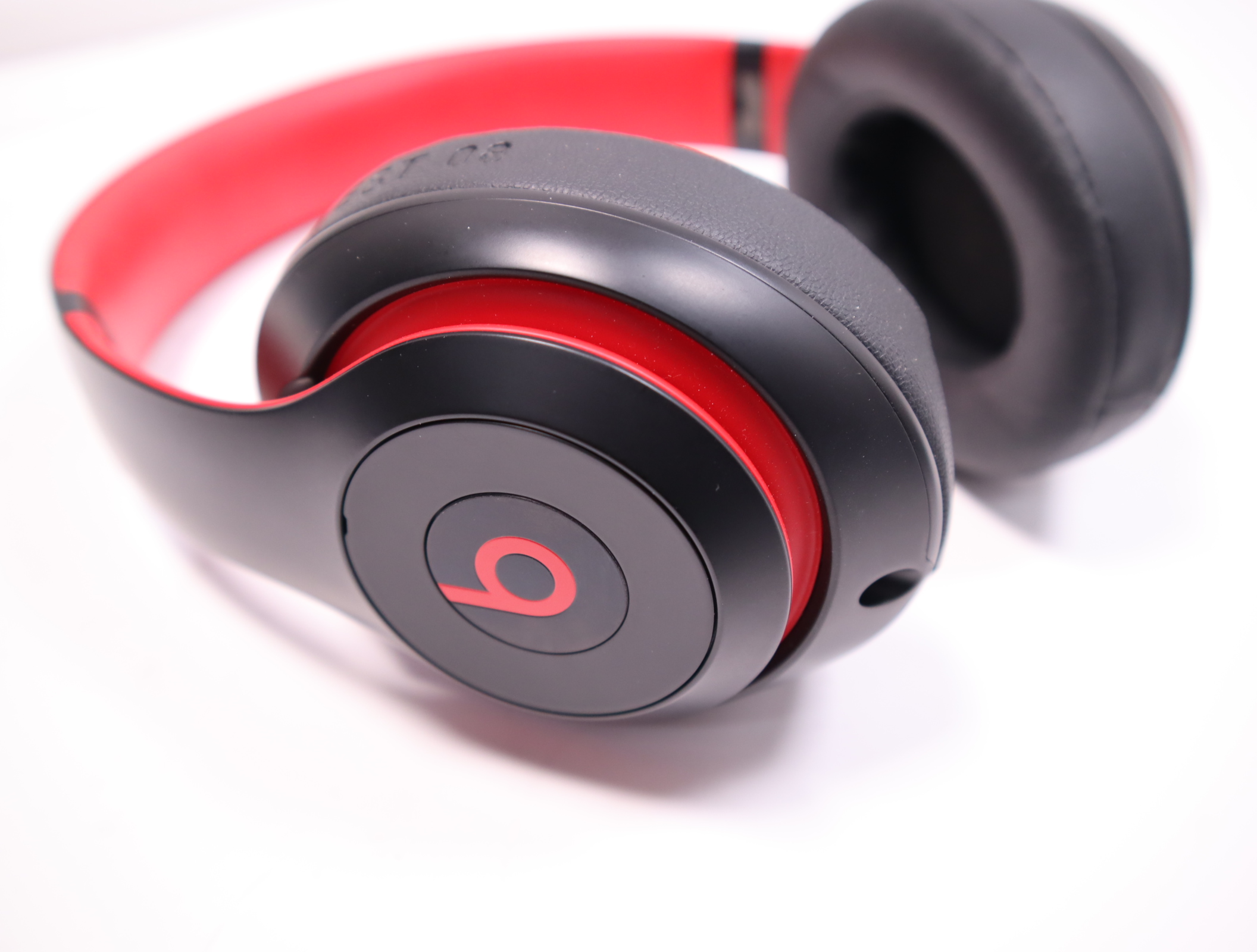Beats Studio Wireless ブラック/レッド Beats Studio3 Wireless Bluetooth Headset with Apple W1 Chip