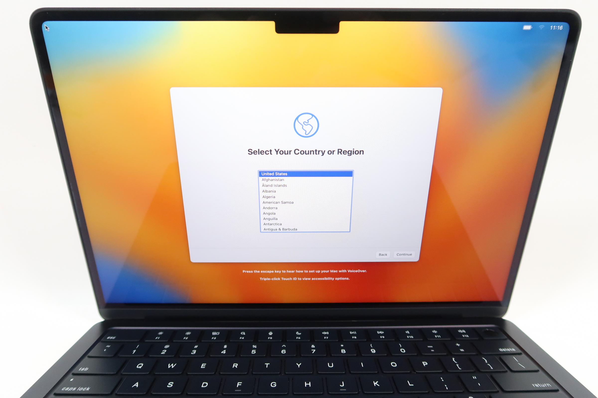 Apple MacBook Air (2022) MLY33LL/A M2 8CPU/8GPU@3.49GHz 8GB RAM