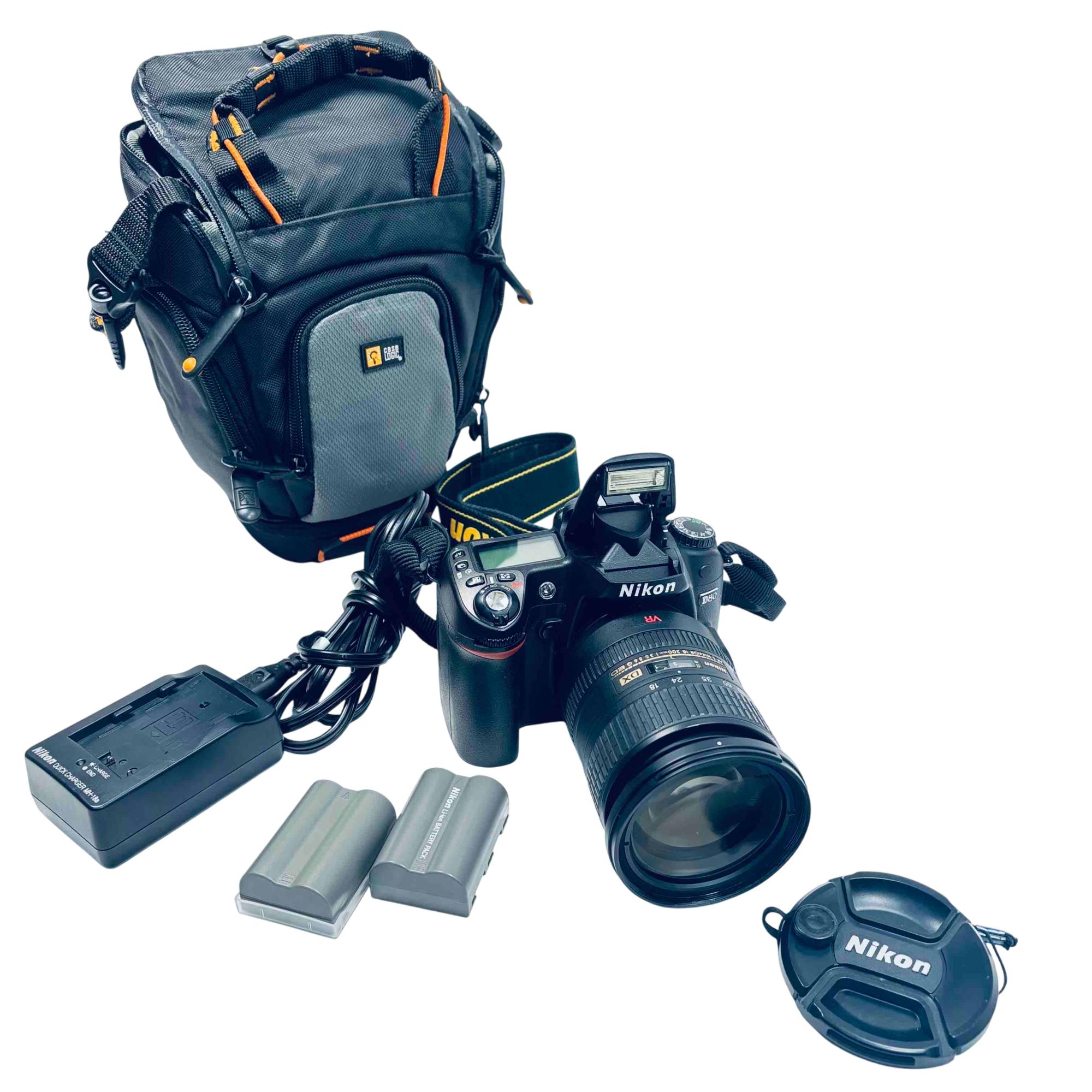 Nikon D80 10.2MP DSLR Camera AF-S DX NIKKOR 18-200mm f/3.5