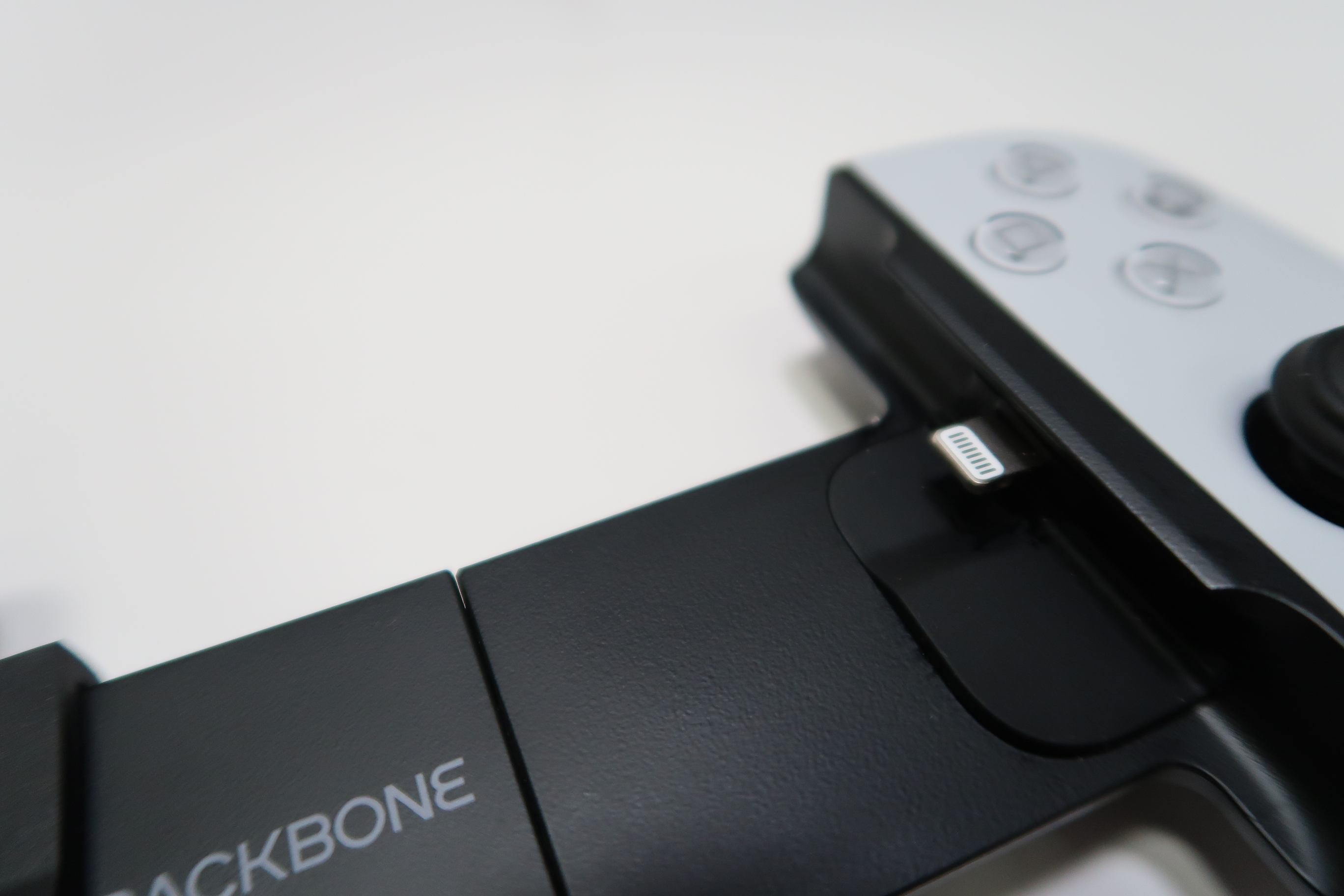 Backbone One BB-02-P-WS PlayStation Edition Lightning Mobile Gaming ...