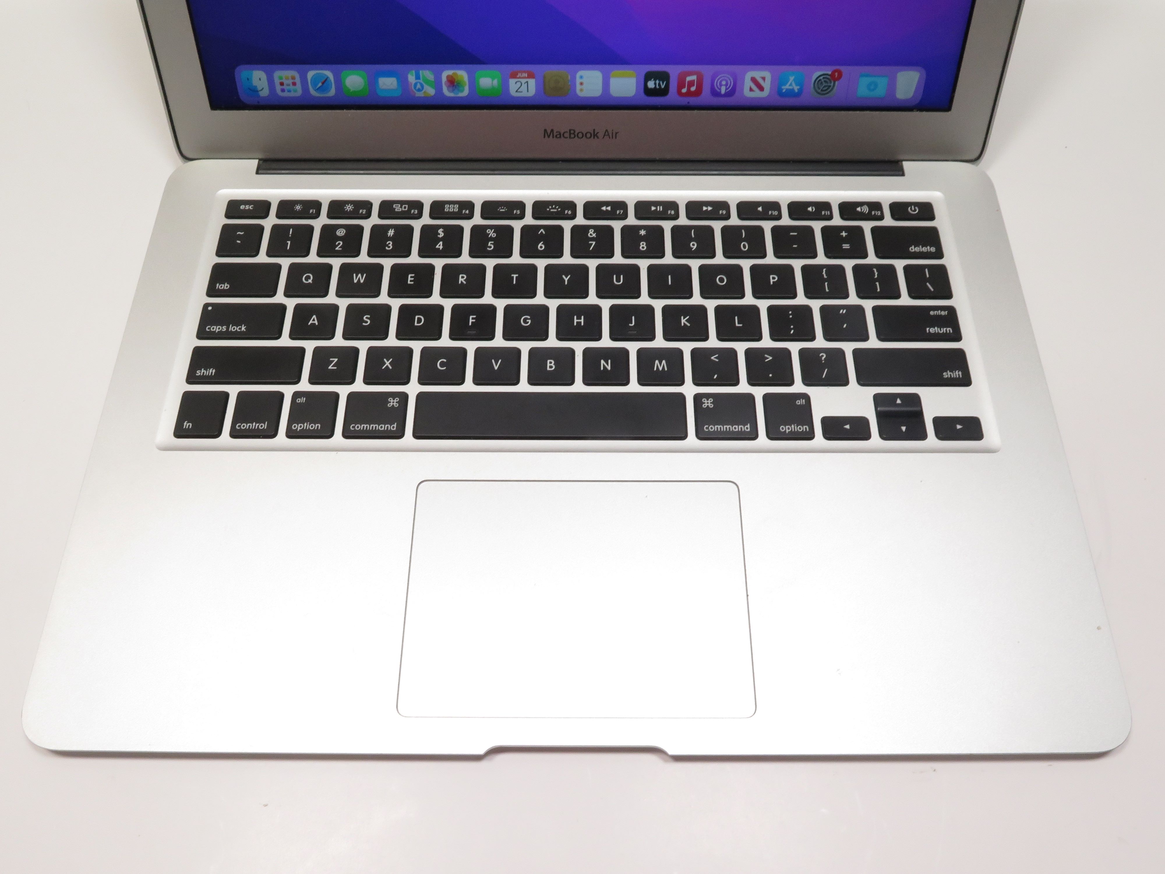 apple-macbook-air-2017-mqd32ll-a-core-i5-5350u-1-8ghz-8-gb-ram-128gb