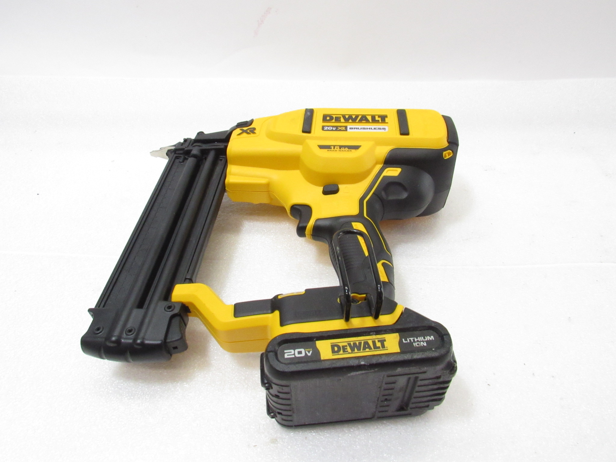DeWalt DCN680 20V MAX XR LithiumIon Cordless 18Gauge Brad Nailer