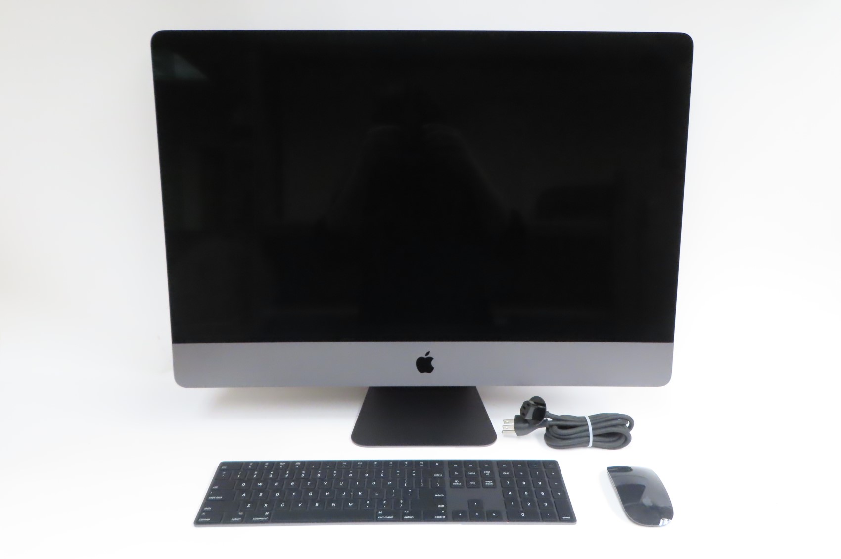 Apple iMac Pro (2017, 5K) MQ2Y2LL/A Xeon W-2140B 3.2GHz 32GB RAM