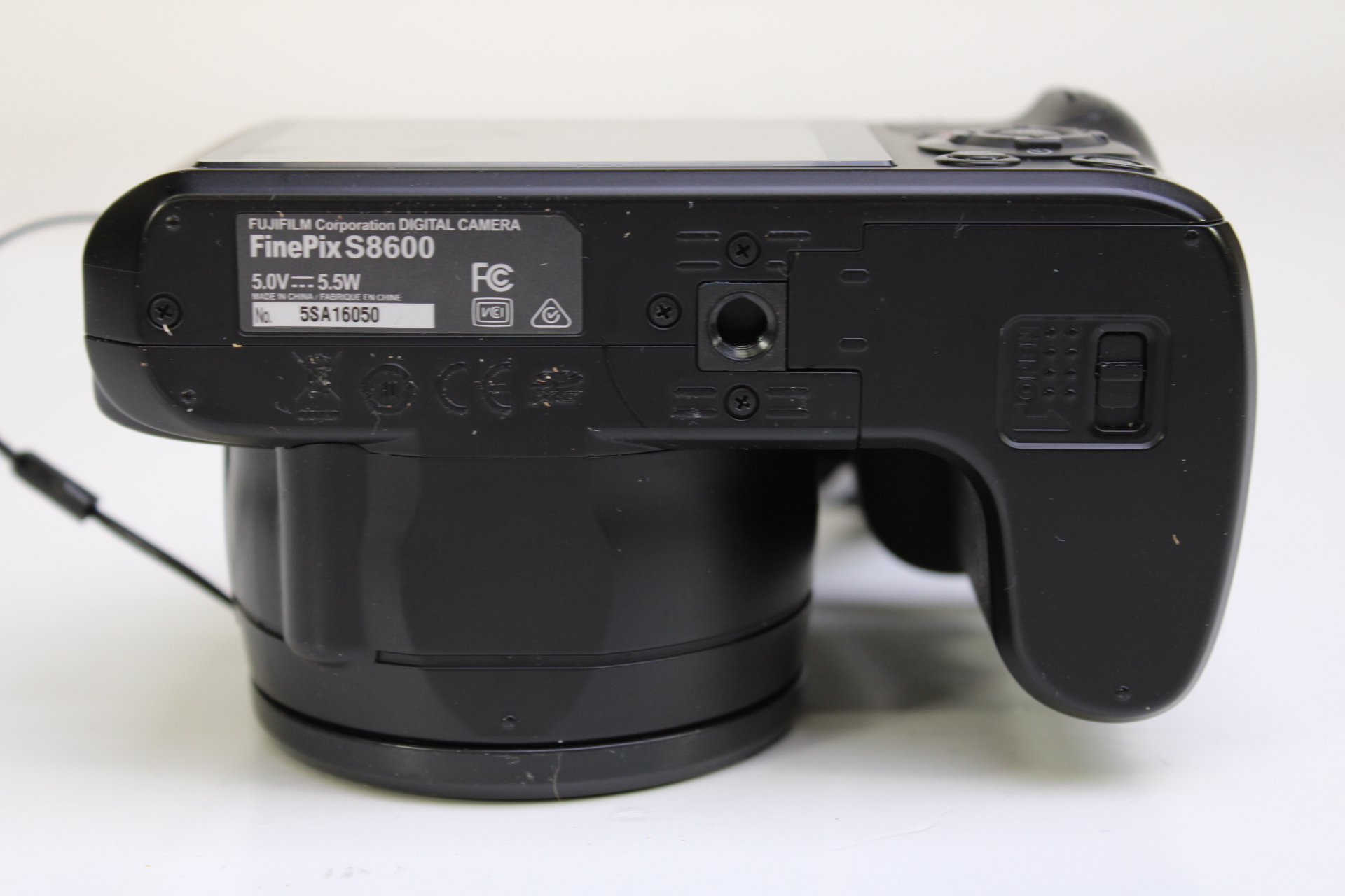 Fujifilm FinePix S8600 16 MP 720p HD Digital Point-And-Shoot Camera